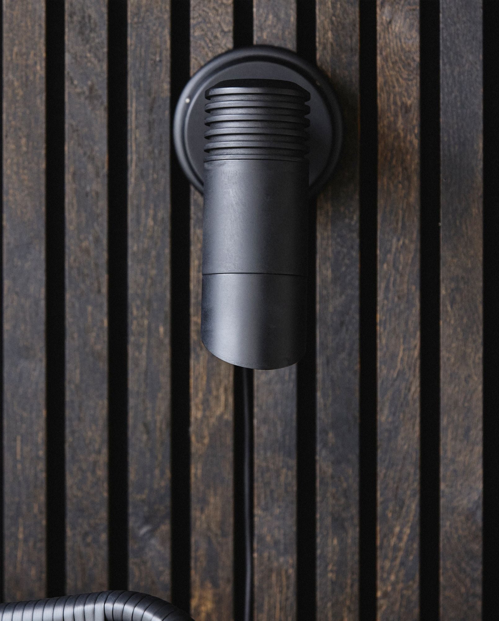 Bragi Wandleuchte Außen Messing, Robuste Außenlampe mit Zielgerichtetem Licht