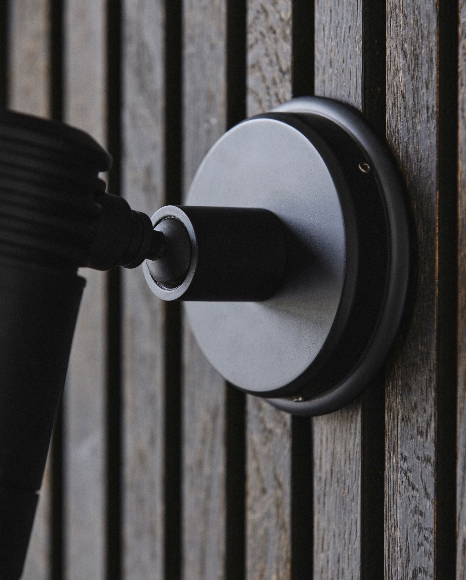 Bragi Wandleuchte Außen Messing, Robuste Außenlampe mit Zielgerichtetem Licht