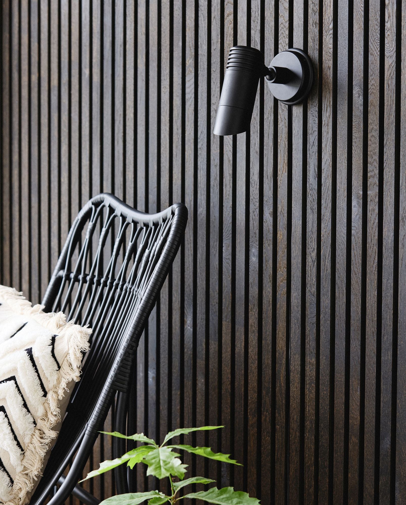 Bragi Wandleuchte Außen Messing, Robuste Außenlampe mit Zielgerichtetem Licht