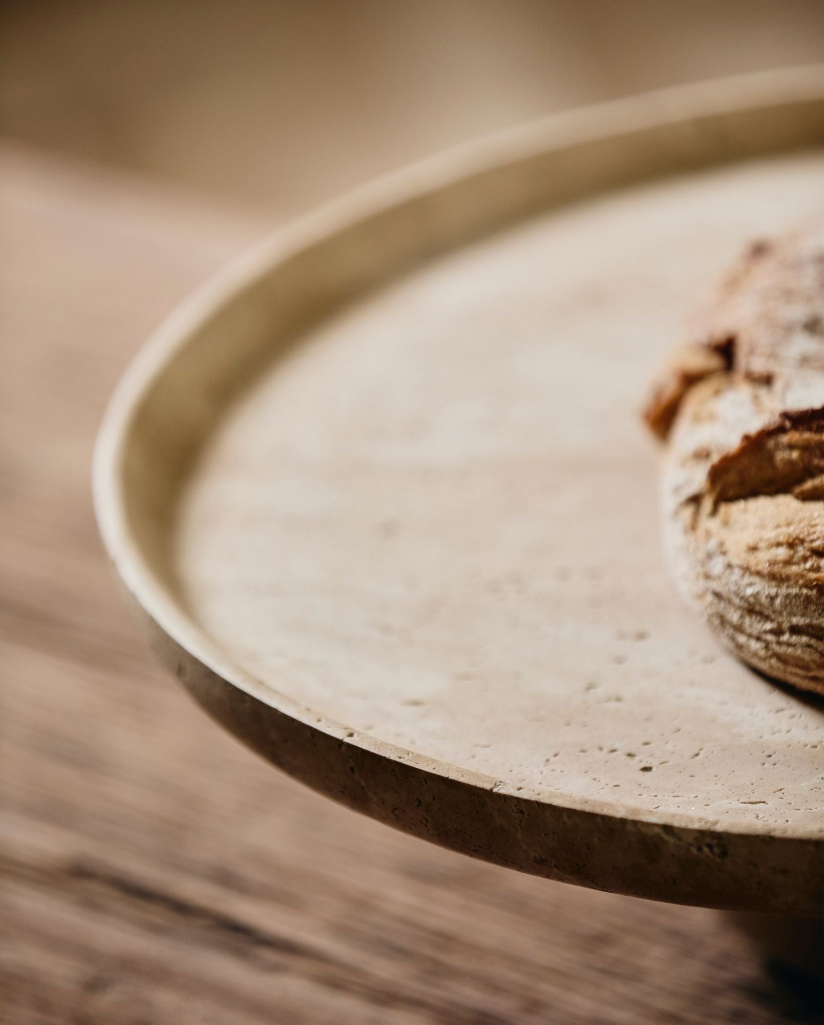 Masa Tablett, Natur, Handgefertigt aus Travertin