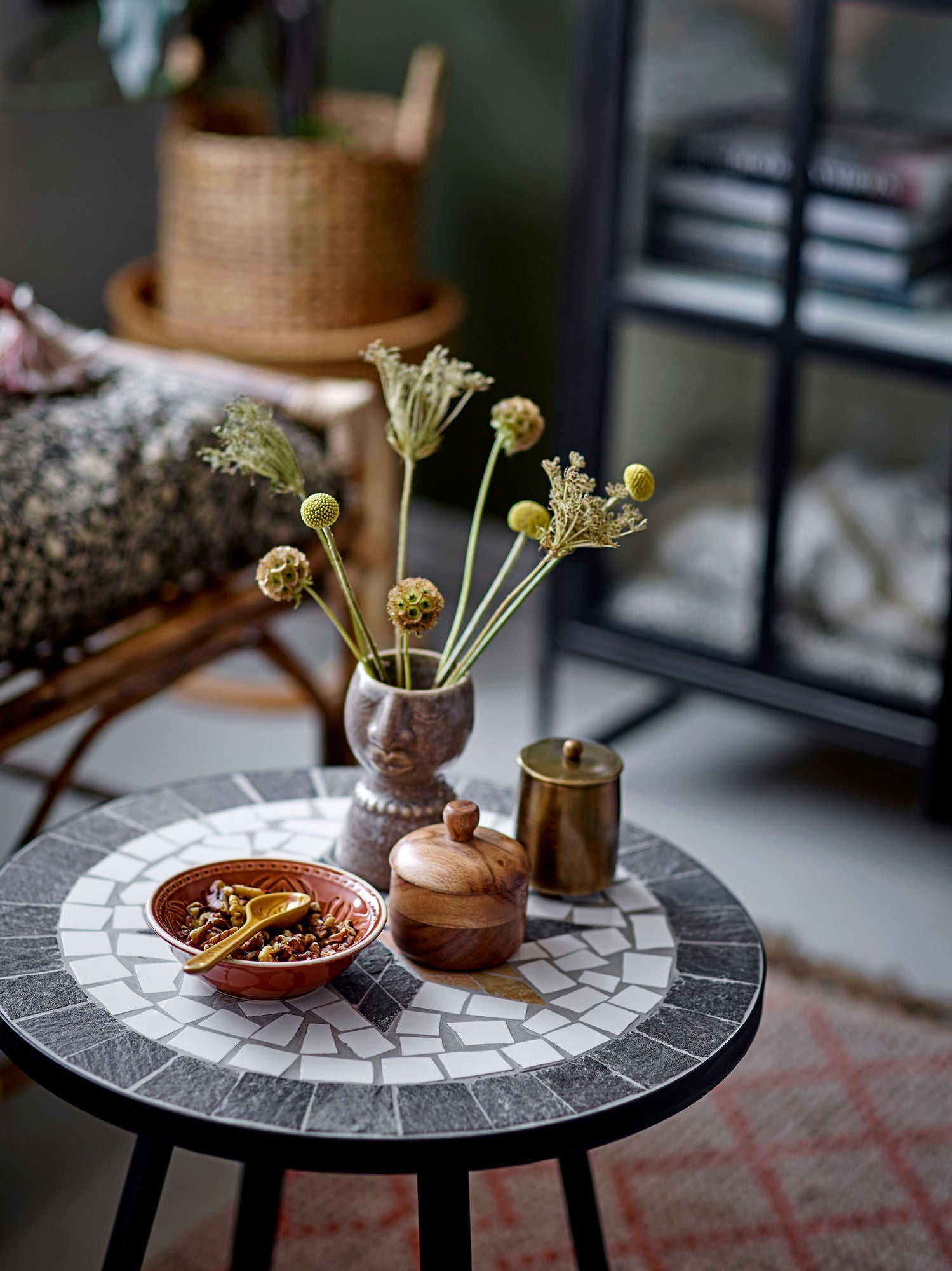 Opal Kabinett – Schwarze Eiche trifft auf glasklare Eleganz