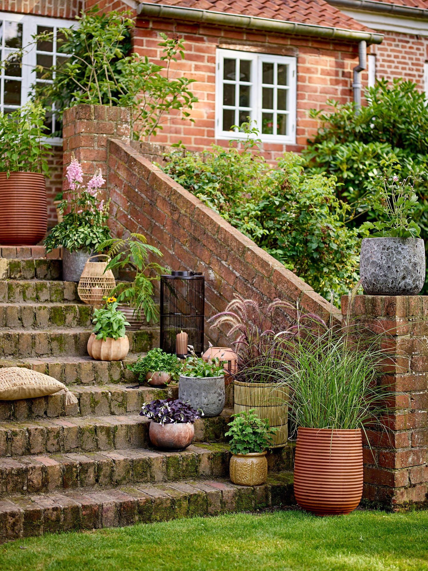 Elit Körbe Zweier Set Natur Mendong Gras Handgefertigt Eisendetails Dekoration