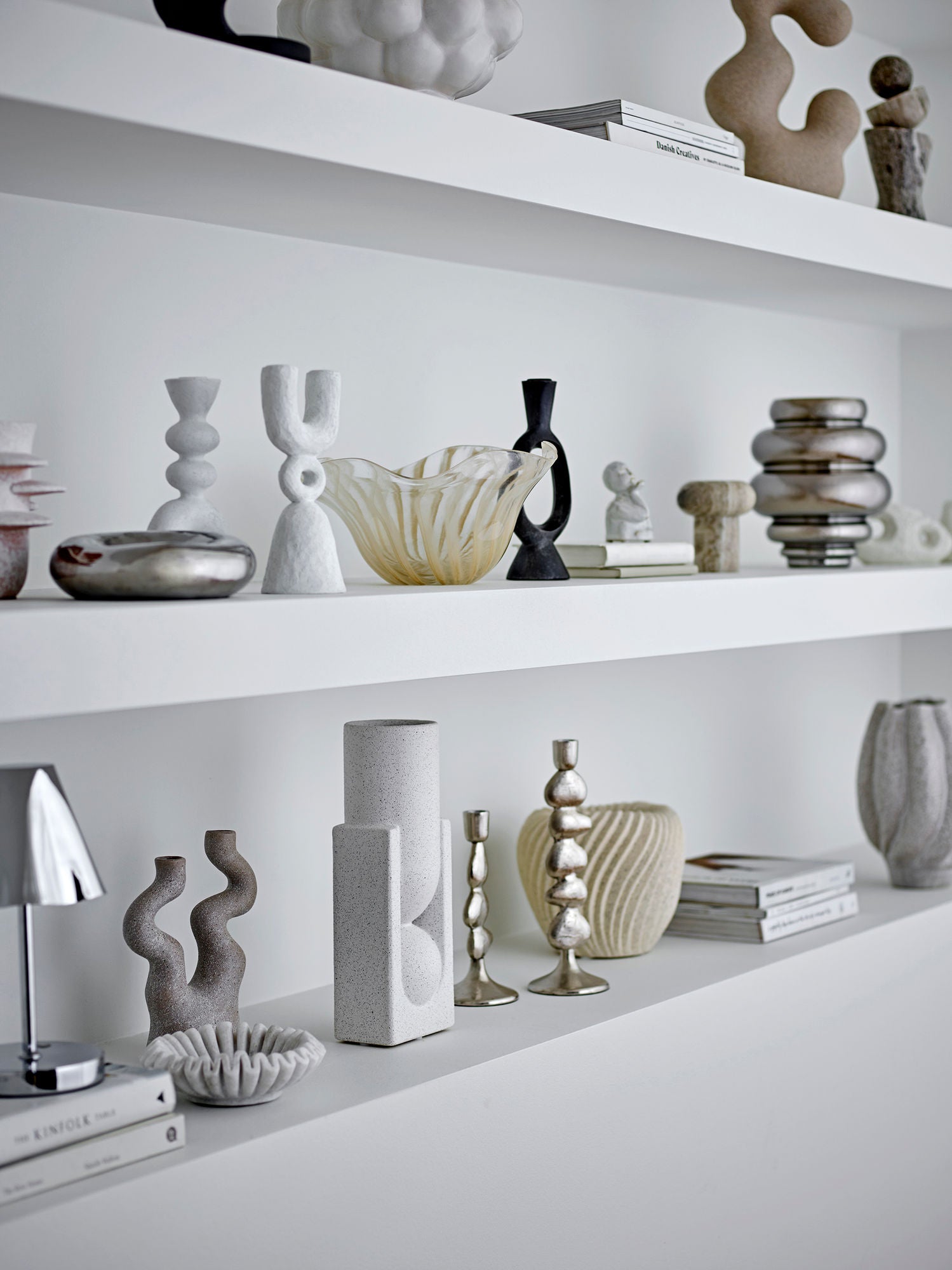 Zorya Vase – Glänzendes Designobjekt mit organischer Form