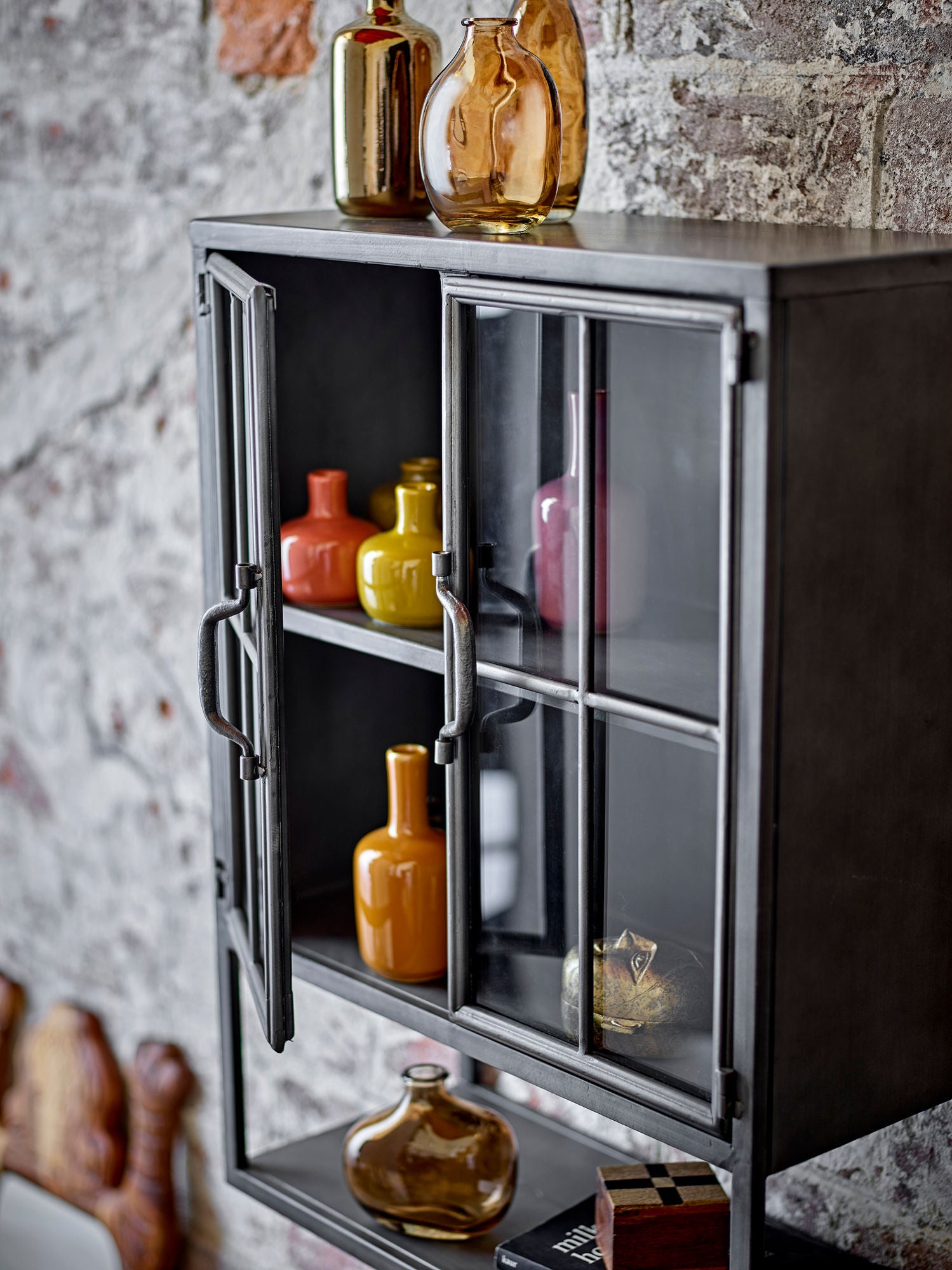 Maien Vase, Braun, Steingut – Sieben kleine Unikate mit Farbvielfalt