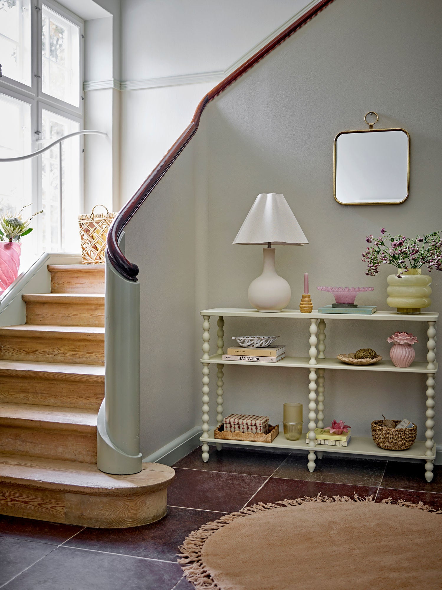 Garnet Elegante Handgefertigte Rosa Glas Schale mit Vintage-Design und Grünem Fuß für Praktische Aufbewahrung Kleiner Gegenstände