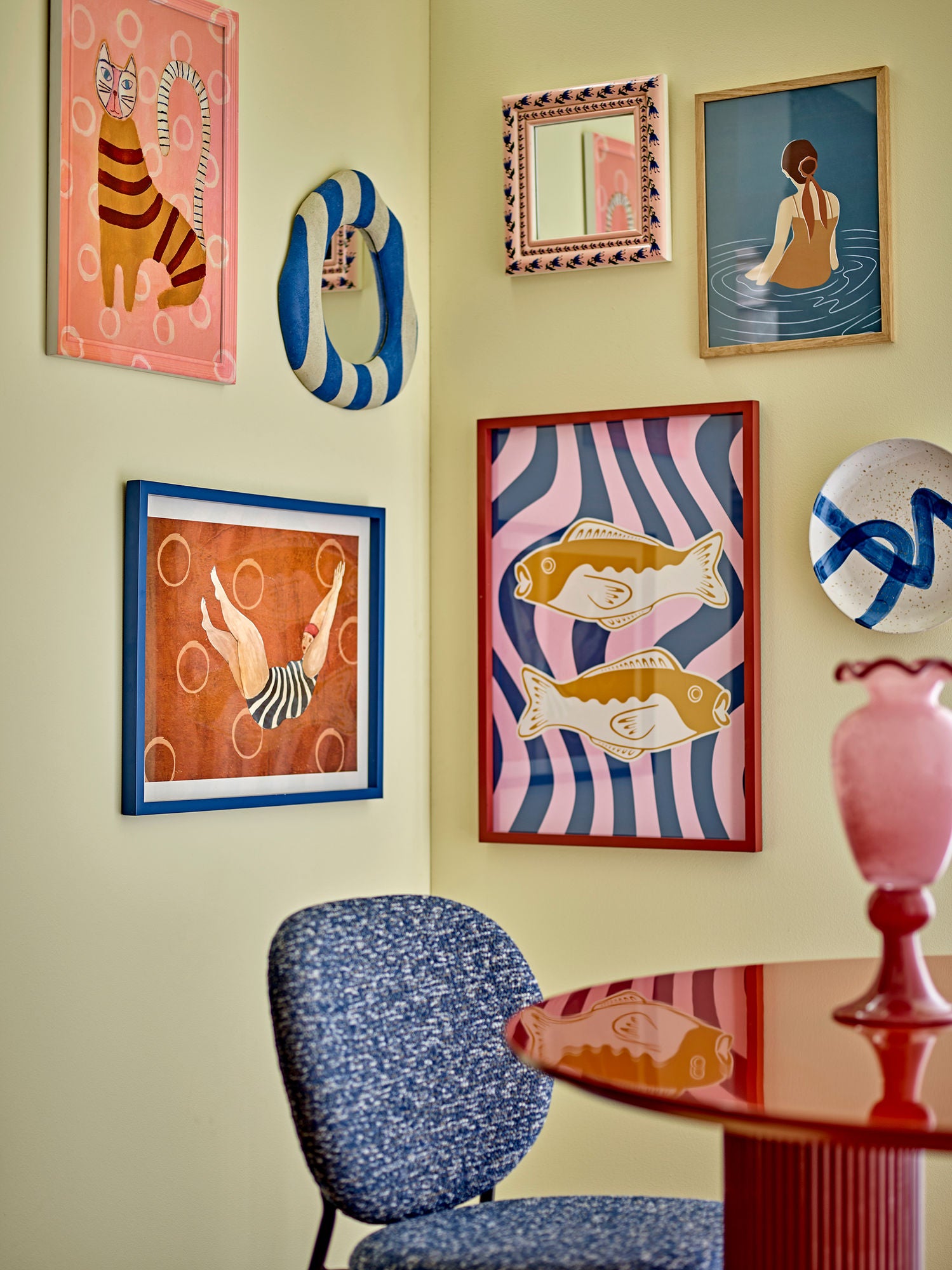 Travis Wand-Spiegel, Blau & Hellbeige, Polyresin