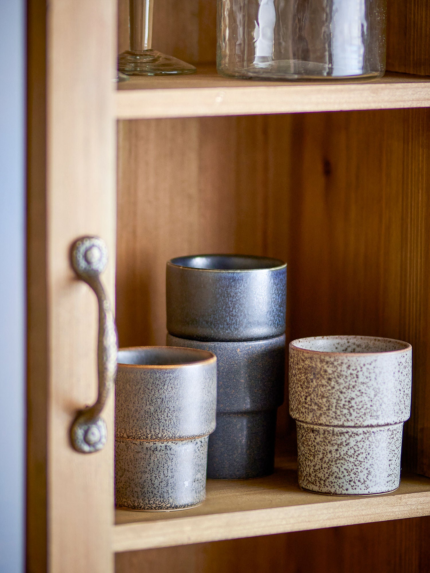 Ewan Tasse Braun Steingut Set Aus 4 Tassen Stapelbar Glatte Oberfläche Unikate