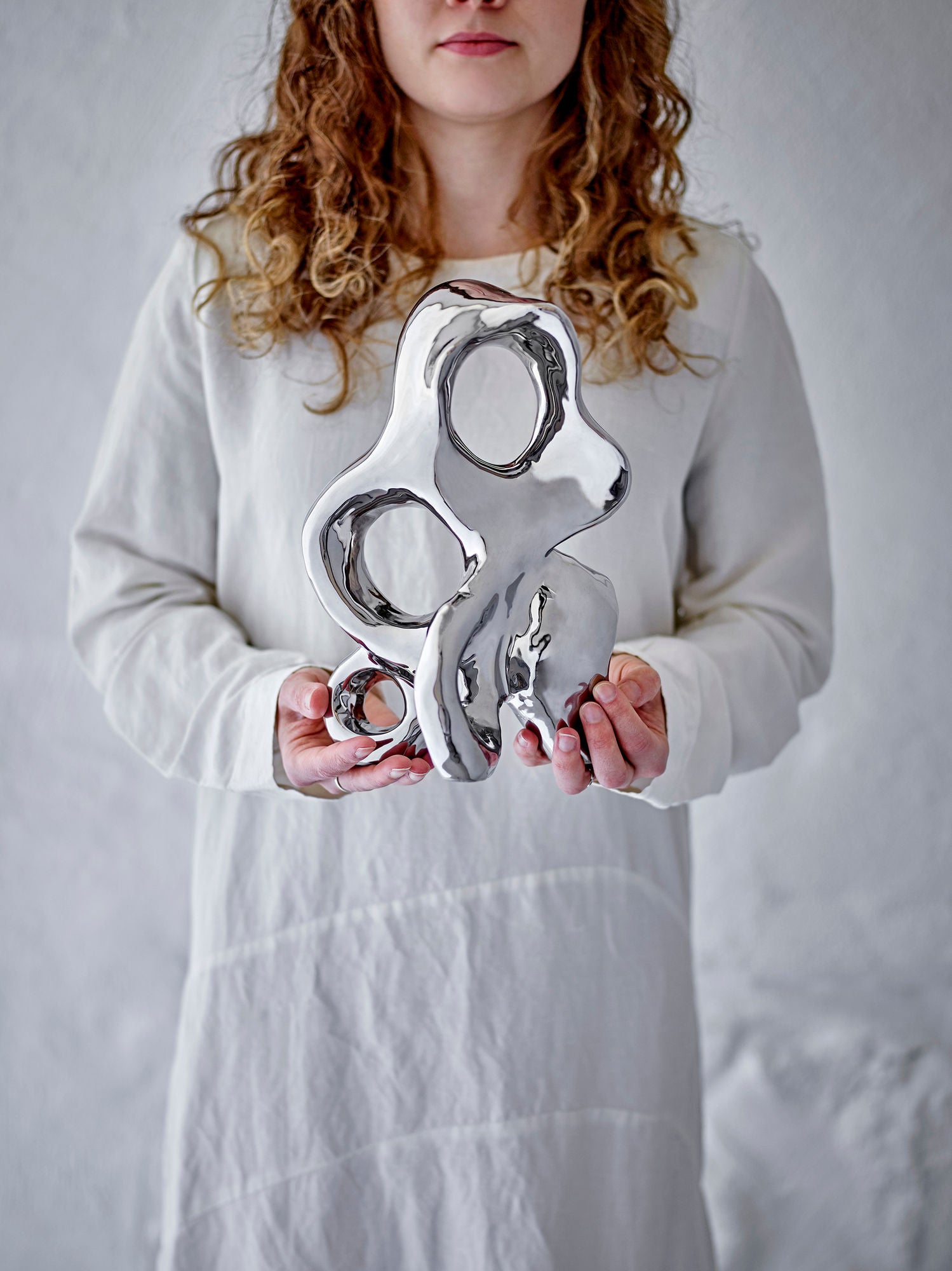 Vinini Silber Steingut Deko Skulptur mit Lichtreflexen für Regal