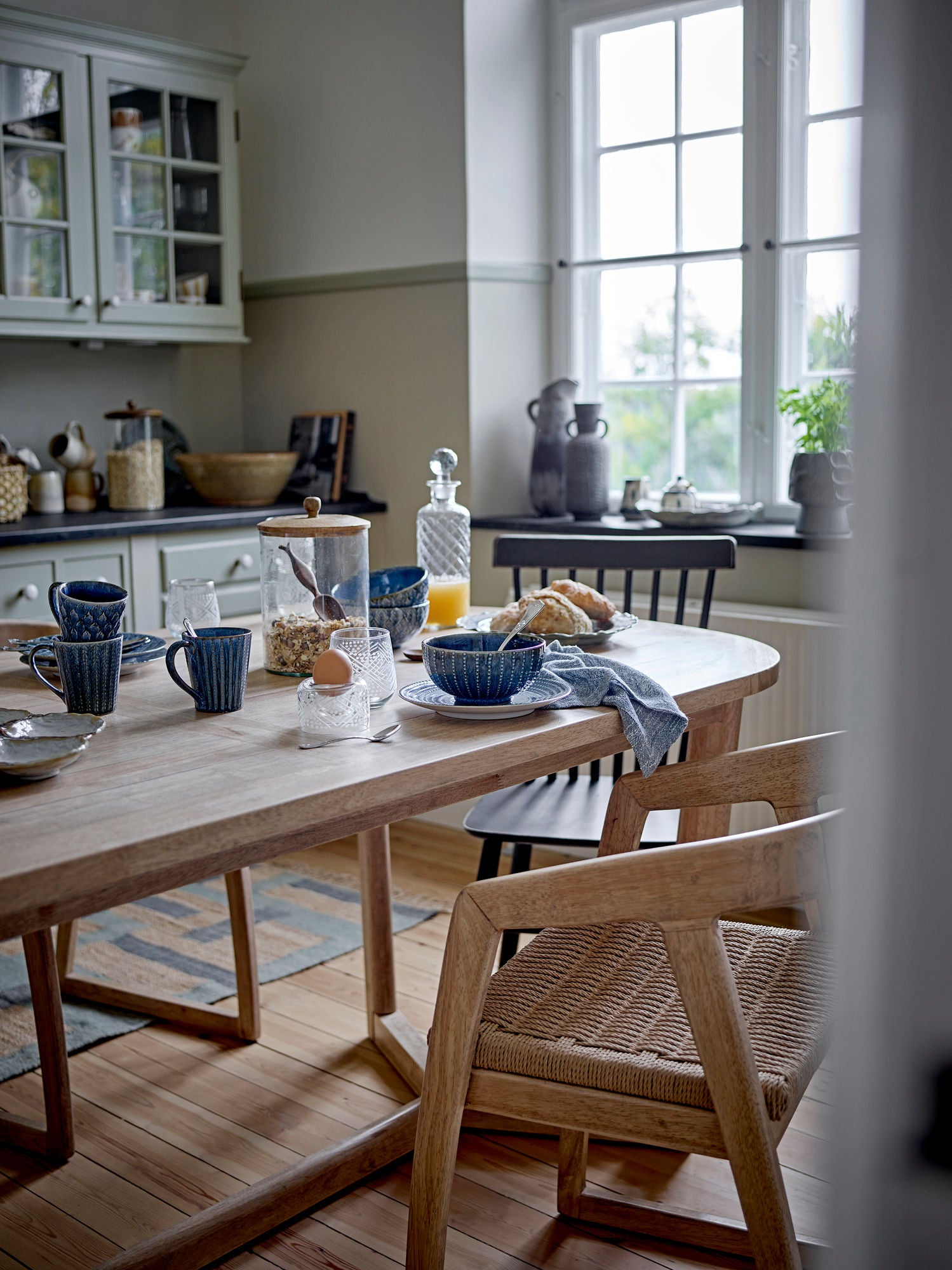 Elanor Blaues Steingut Teller Set mit Reaktiver Glasur und Einzigartigen Muster für Salate und Serviergerichte