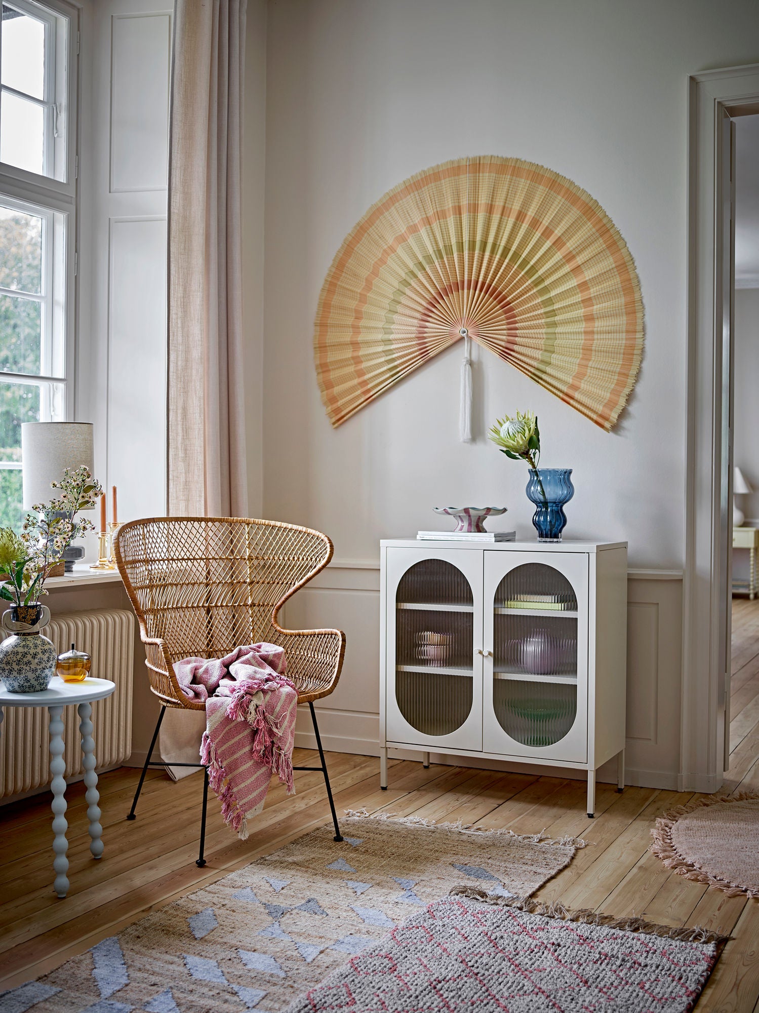 Hezha Steingut Vase Blau Handdekoriert mit Vogelmotiven und Geprägtem Design