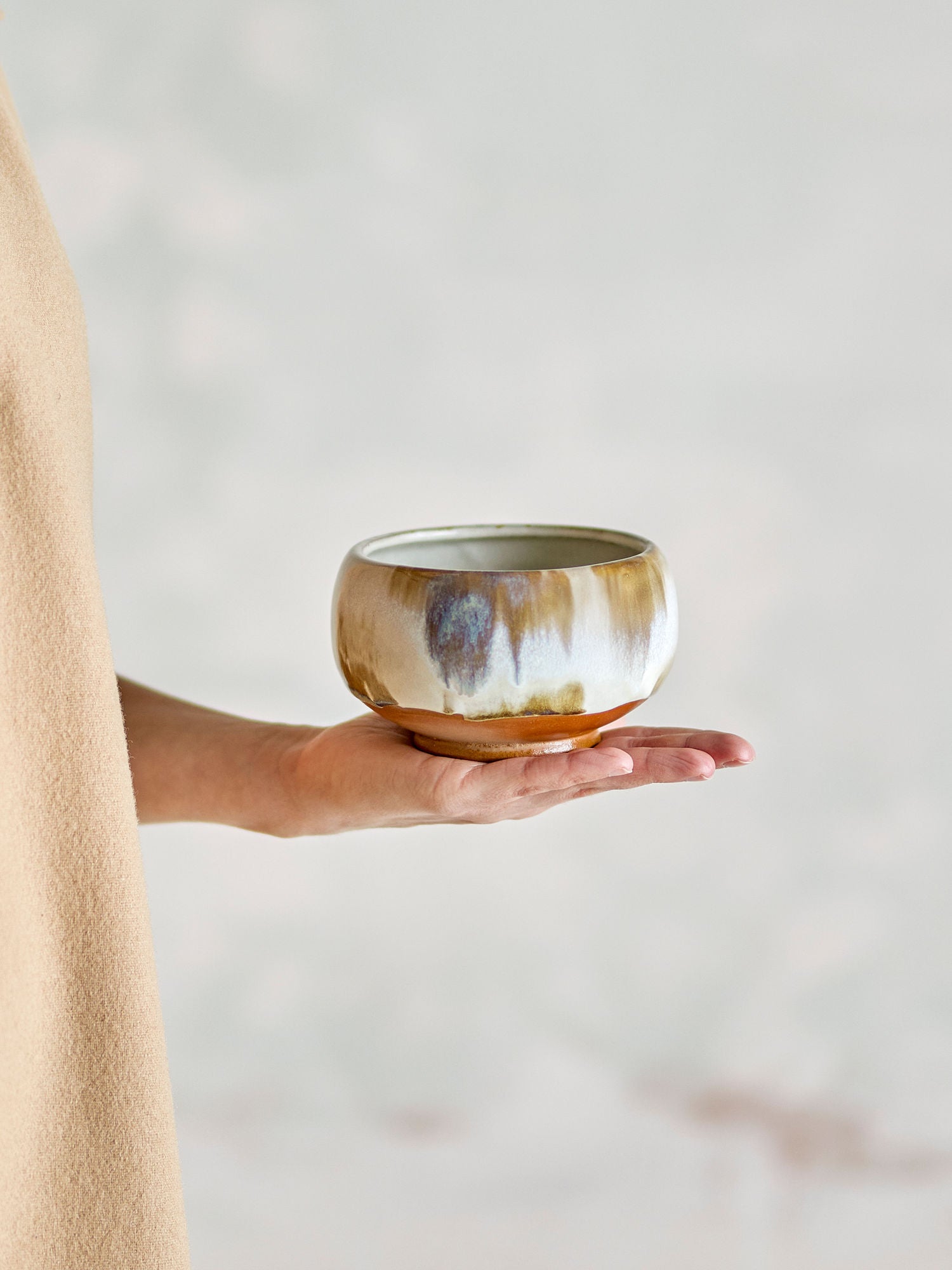 Jade Schale Steinzeug Reaktive Glasur In Erdigen Tönen mit Terrakotta Boden