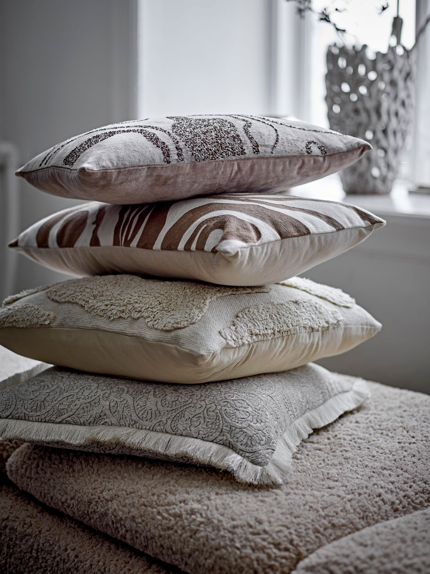 Aba Kissen mit organischem Muster