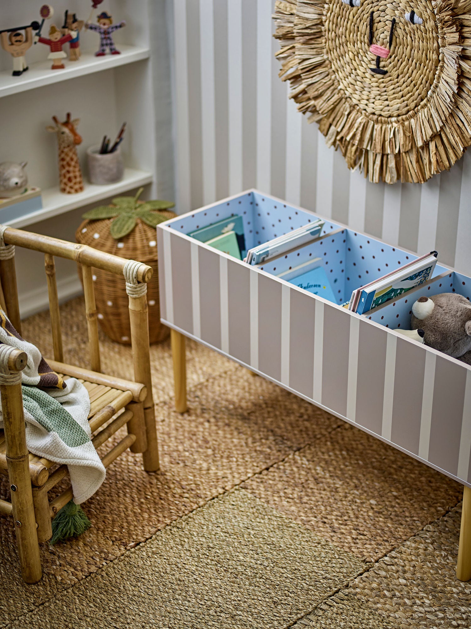 Salam Bücherständer, Braun, FSC® 100%, MDF