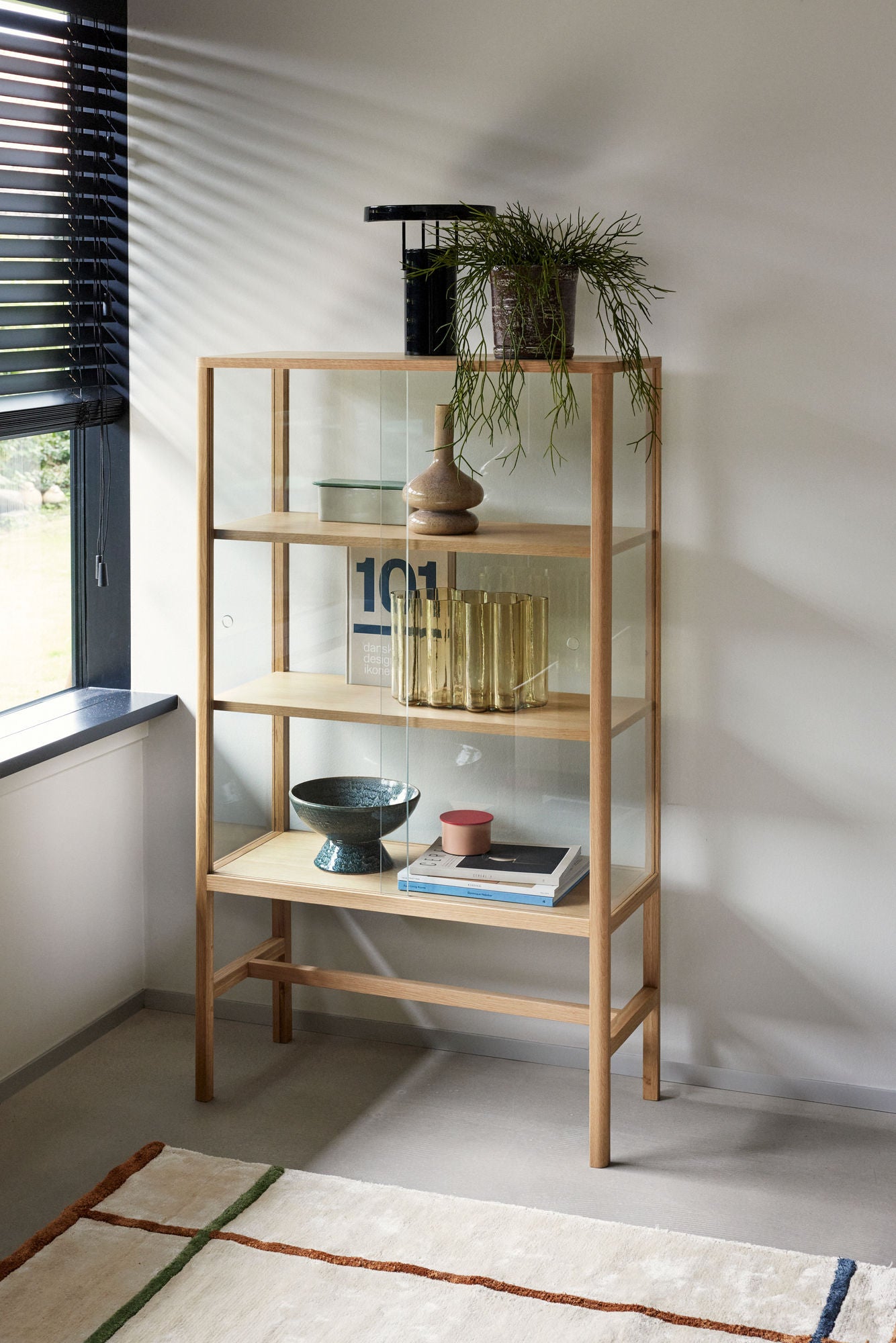 Umber Schlanke Vase Bernstein – Strukturiertes Glas mit warmer Ausstrahlung