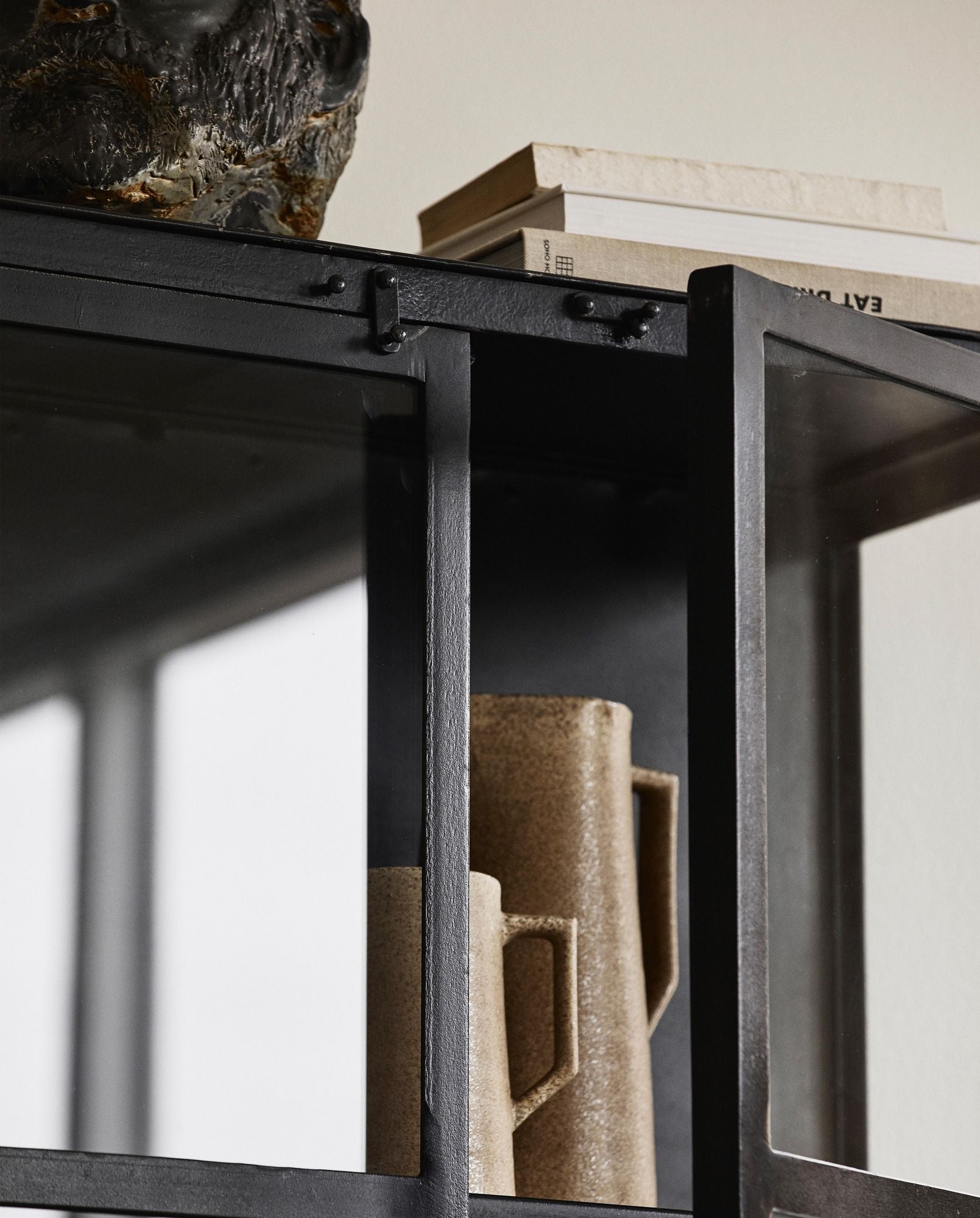 PHOENIX Industrieller Schrank Aus Eisen und Glas mit Zwei Türen