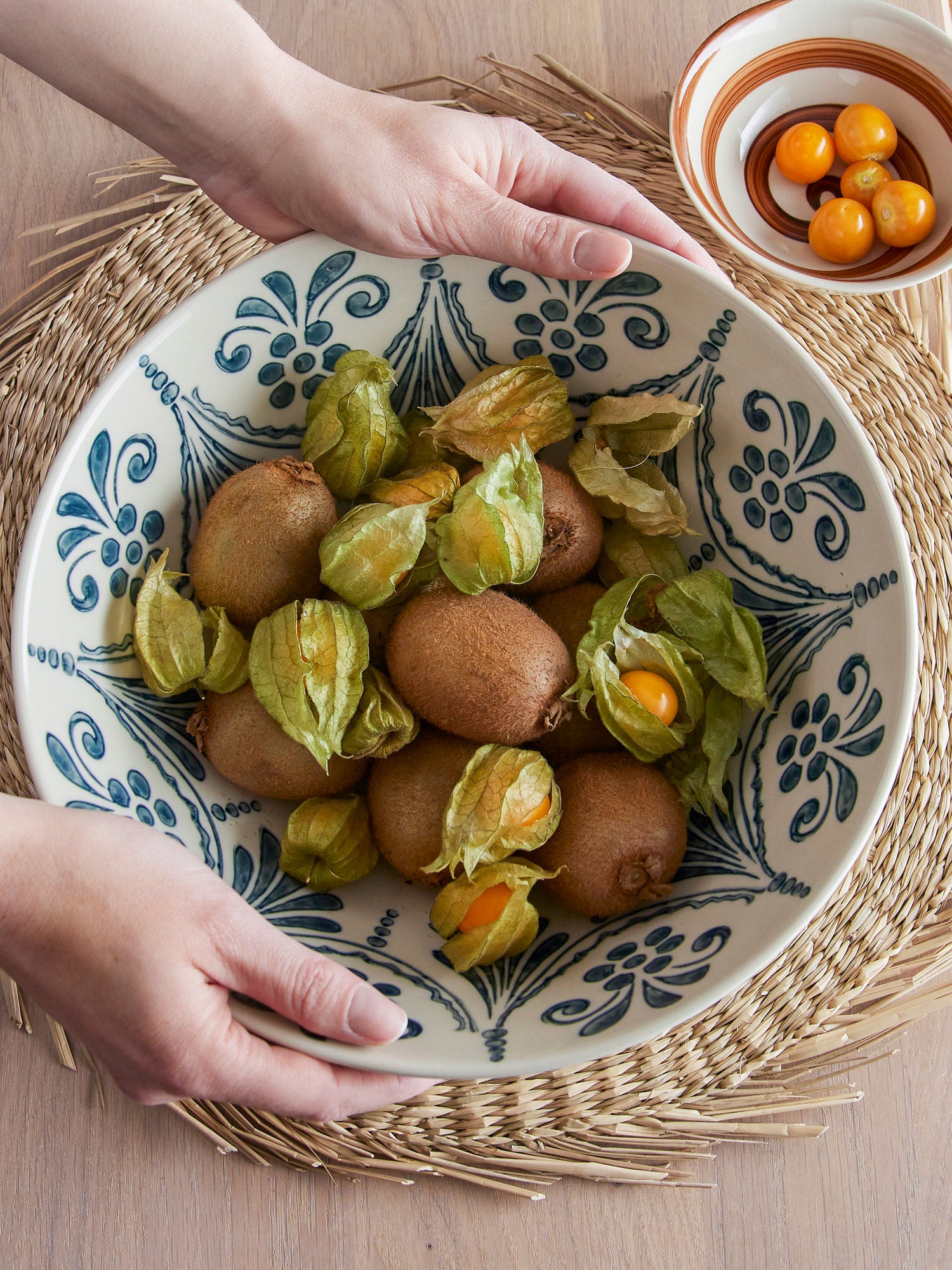 Heikki Steingut Schale Blau Handbemalt Farbenfrohe Servierschale für Salat und Pasta