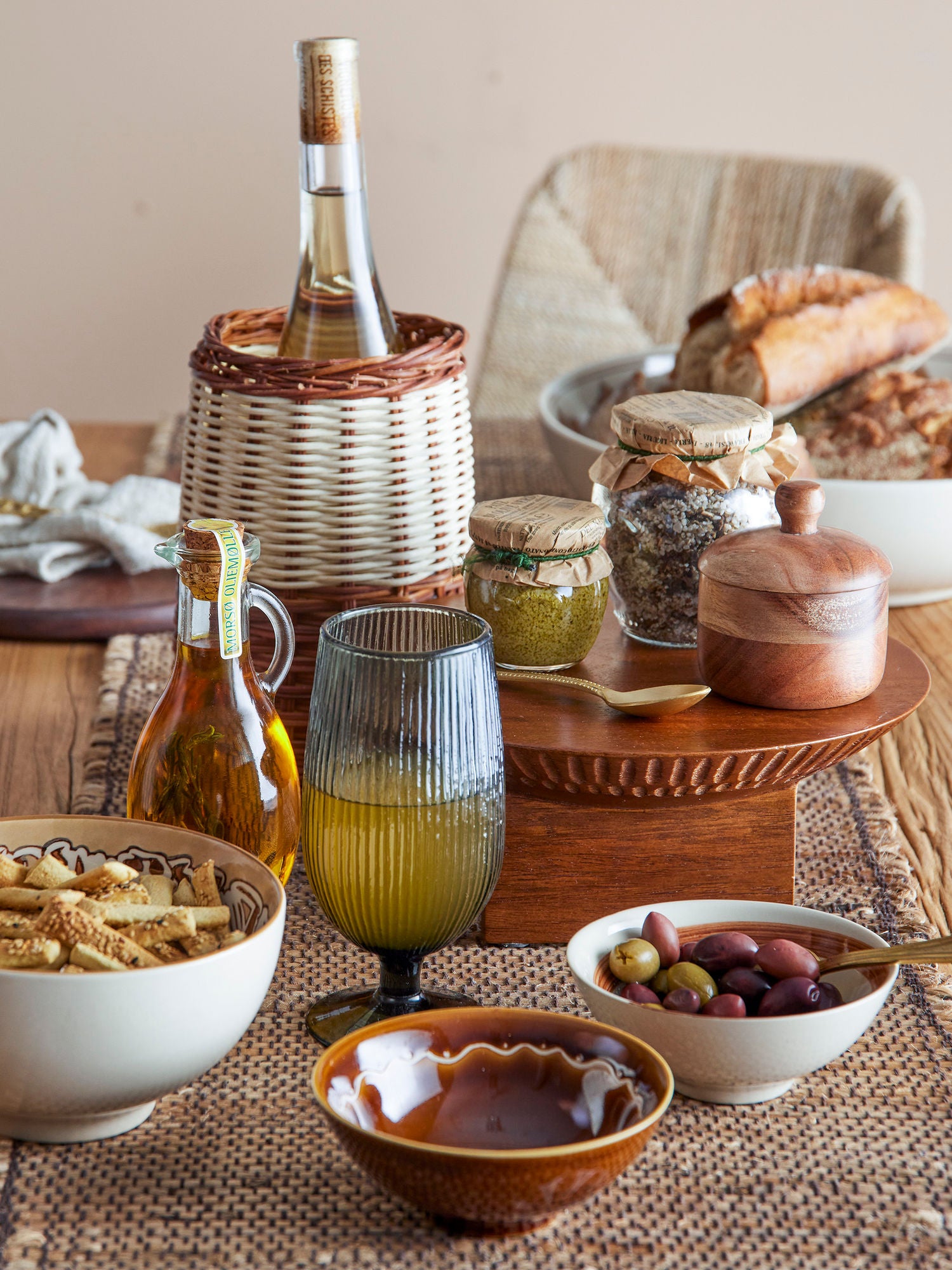 Miko Kuchenteller – Dunkles Mangoholz für stilvolle Präsentationen