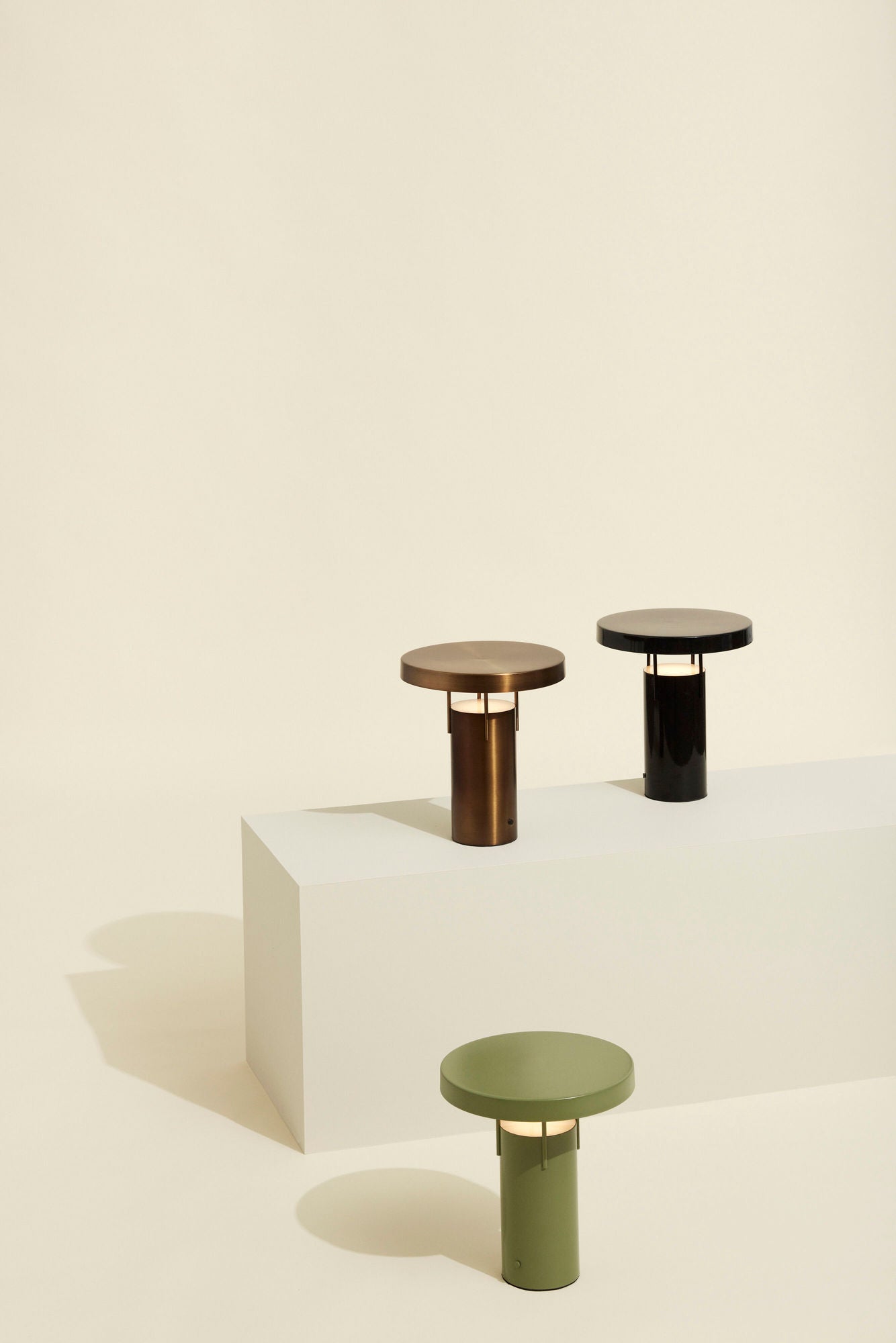 Wiederaufladbare Tischleuchte Schwarz – Dimmbar & wetterfest für drinnen & draußen