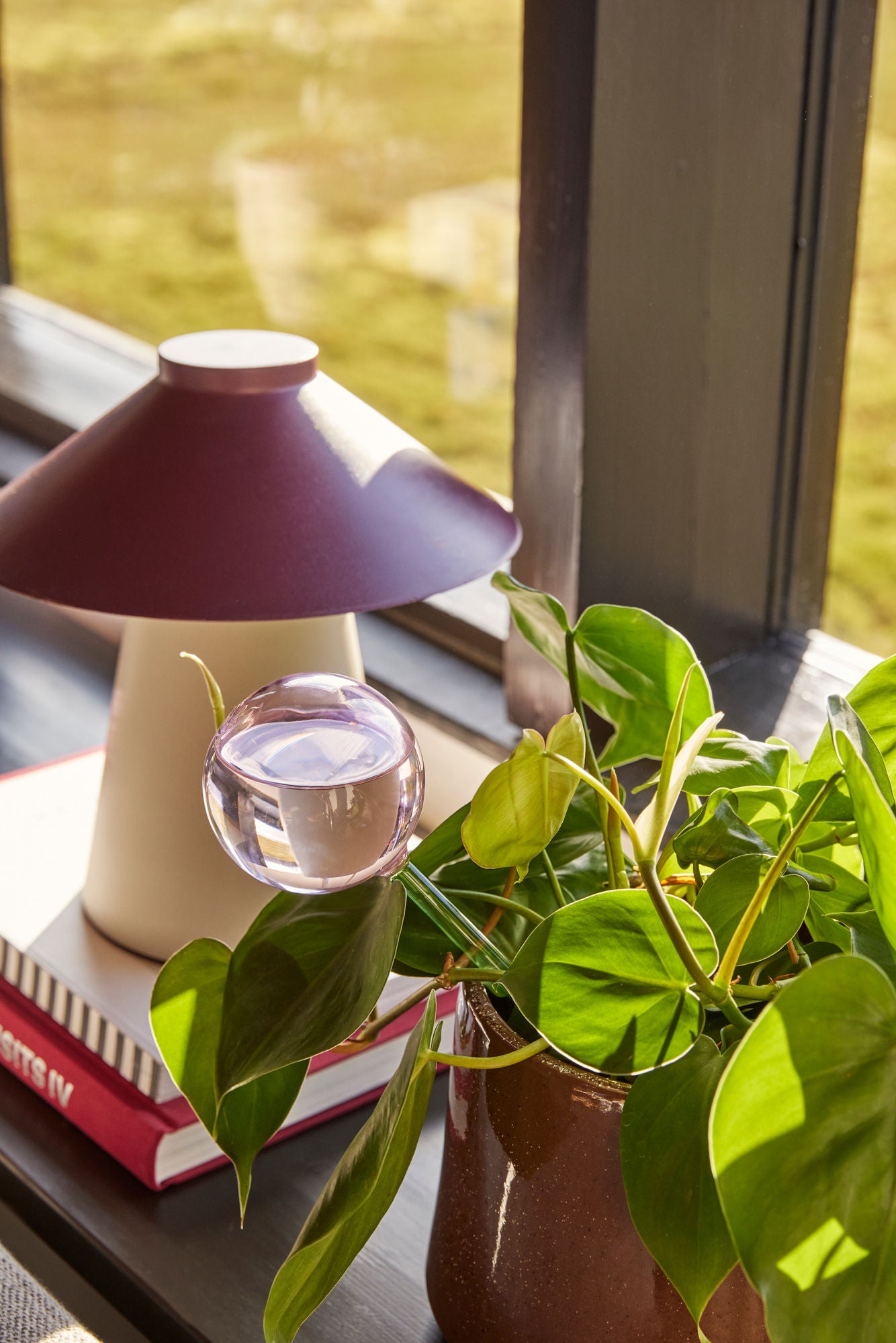 Chipper Tischlampe Sandfarben/Burgundy