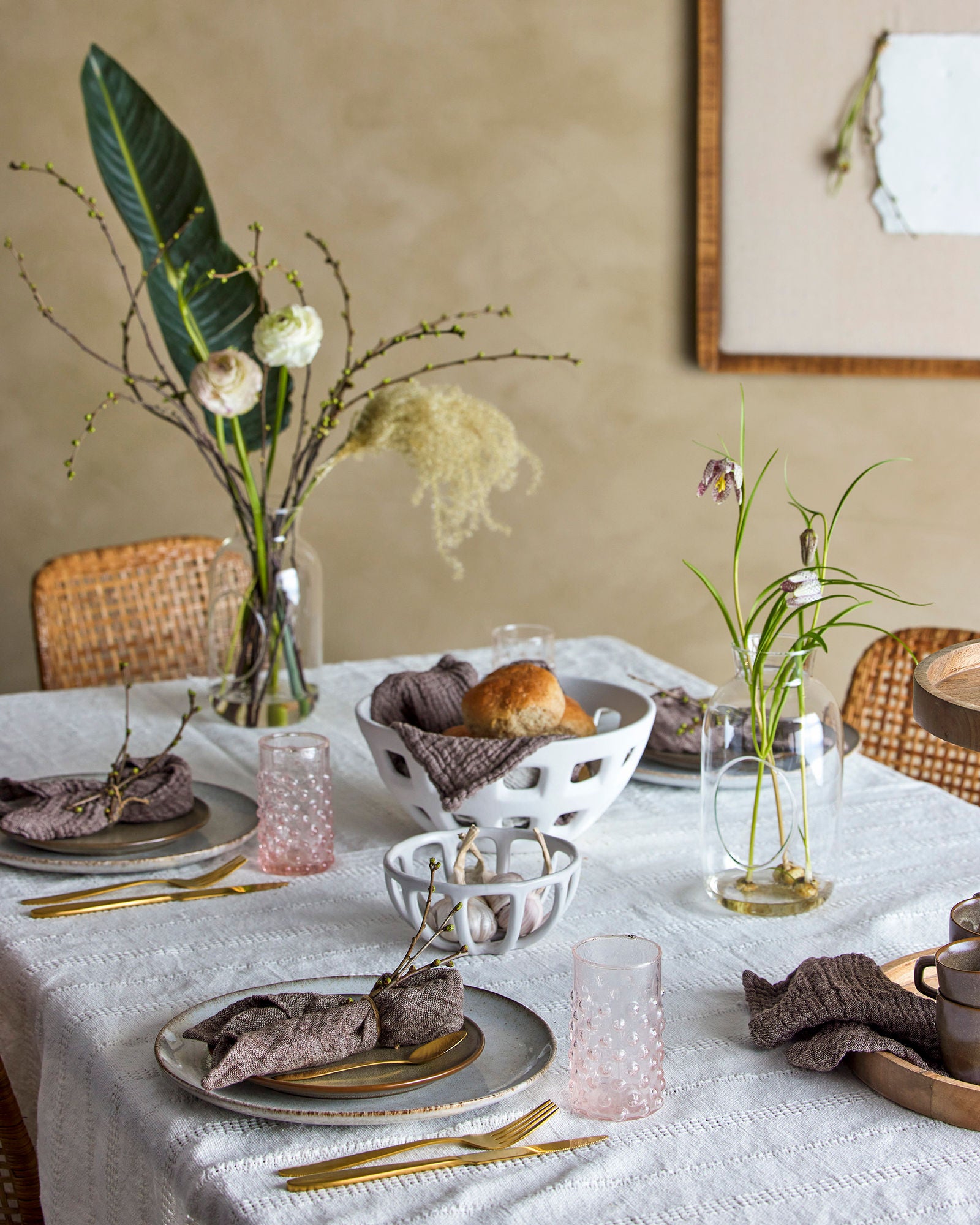 Foligno Dekoschale Aus Steingut In Weiß mit Skulpturalem Design Ideal Als Obstschale und Dekoration