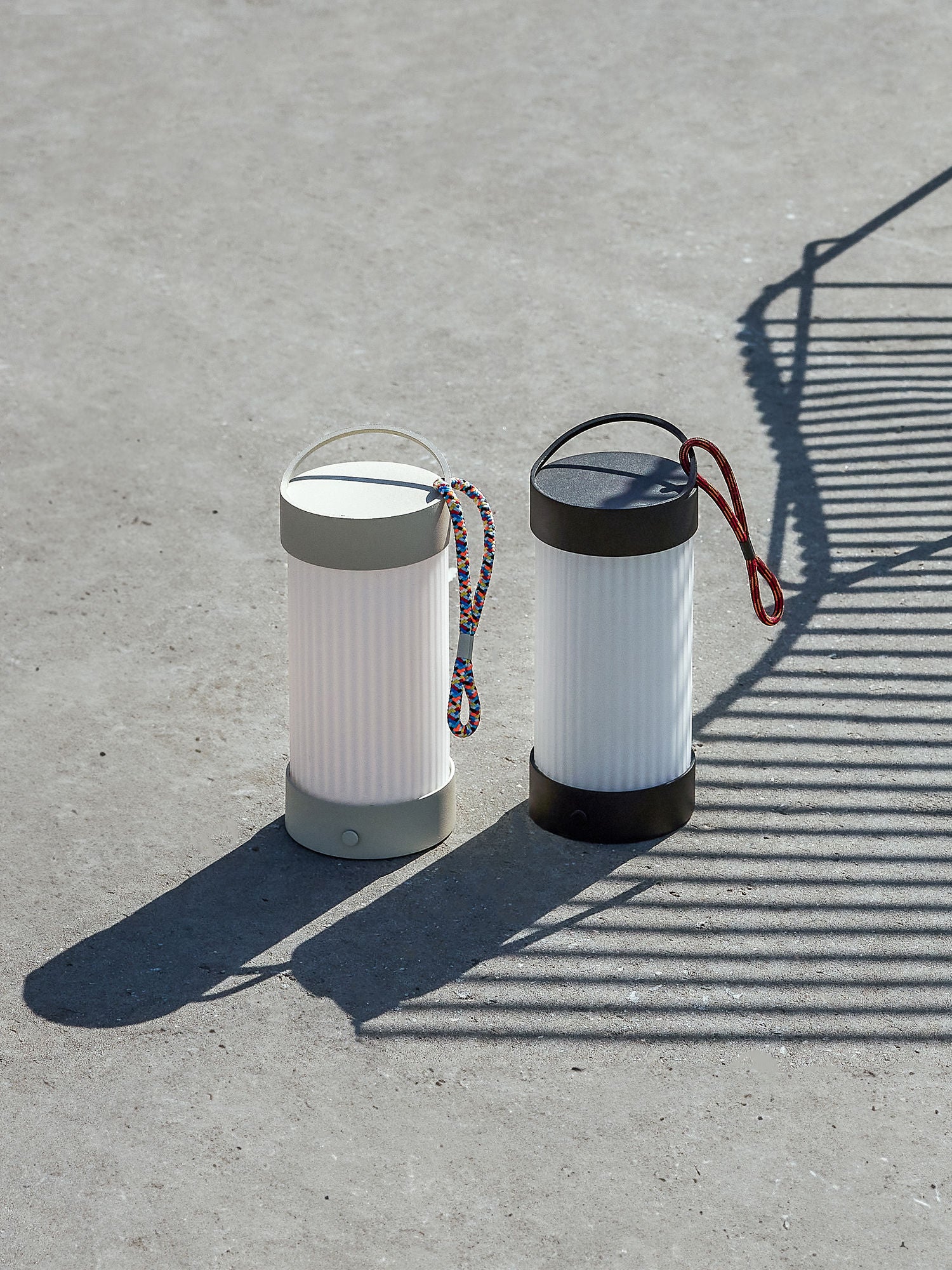 Camp Tragbare Lampe – Sandfarbener Stil für unterwegs & daheim