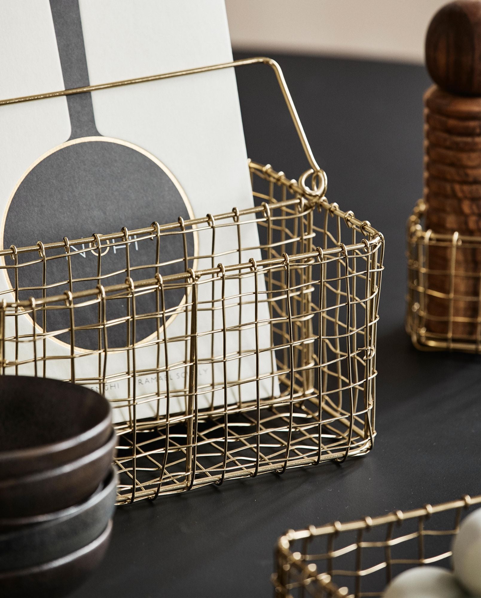 Naviti Aufbewahrungskorb mit Henkel L Gold Finish Draht Elegante Ordnung