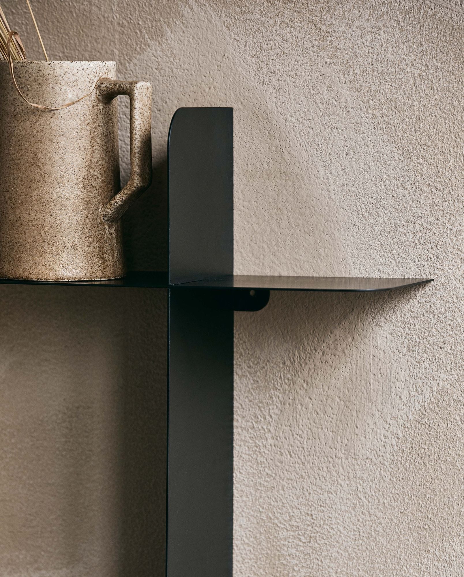 MOCA Wandablage Schwarz Zeitloses Eisenregal Vielseitig Nutzbar