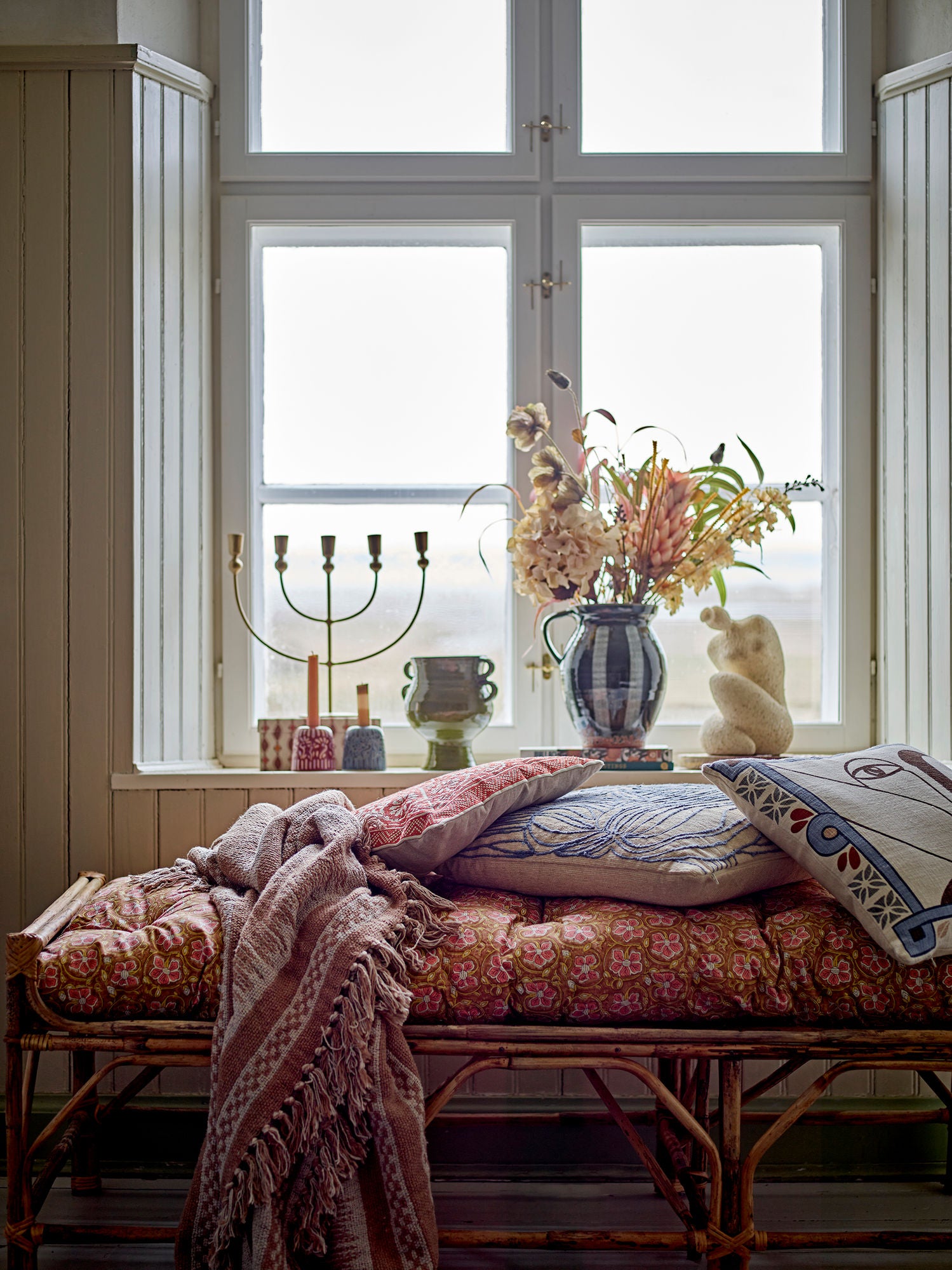 Madita Kissen Baumwolle Rot mit Blumenmotiv und Eleganz