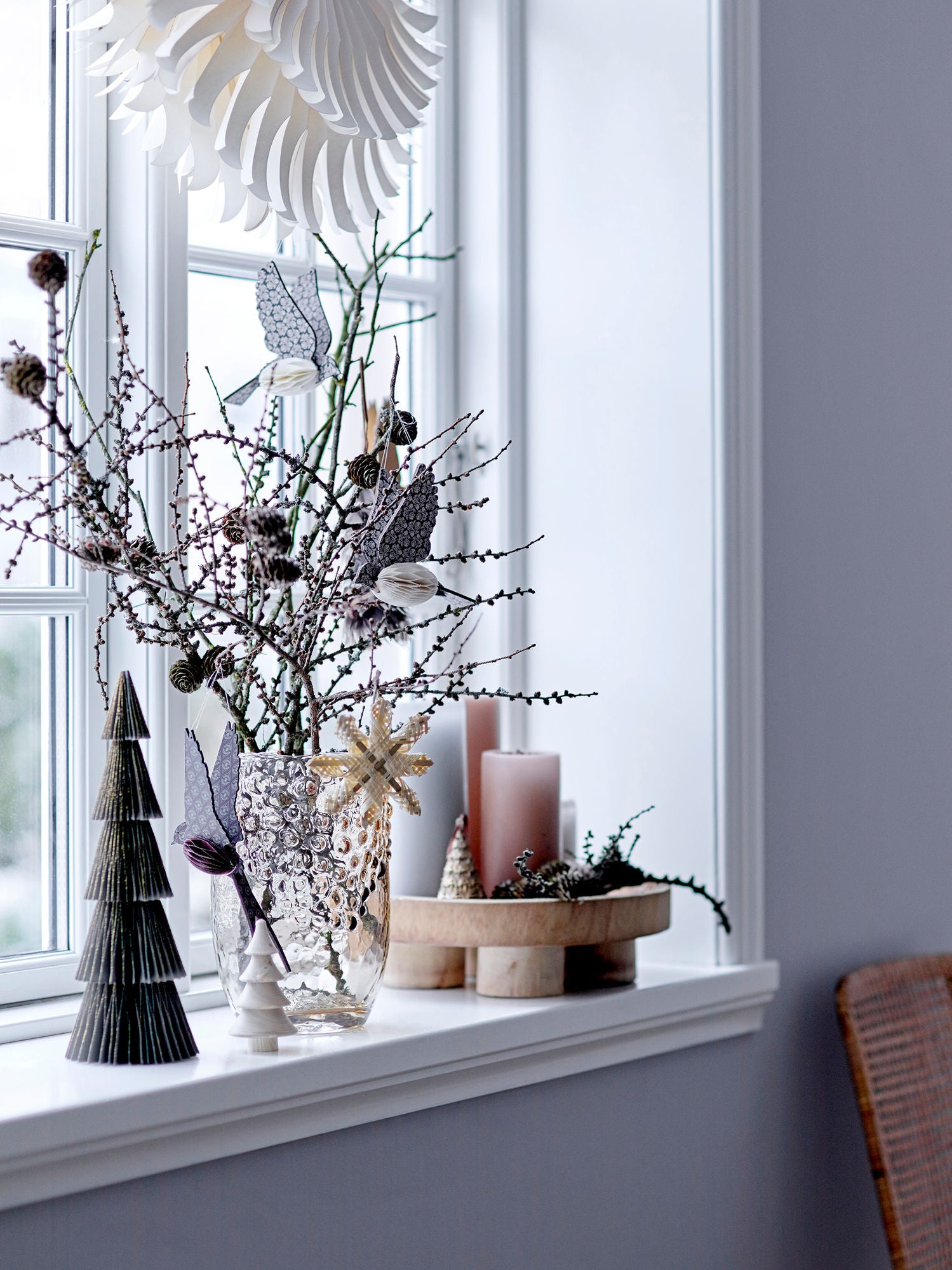 Emalia Braunglas Vase mit Durchsichtigem Glas Blick Auf Blüte Vom Stiel Bis Blütenblatt Stilvolles Design