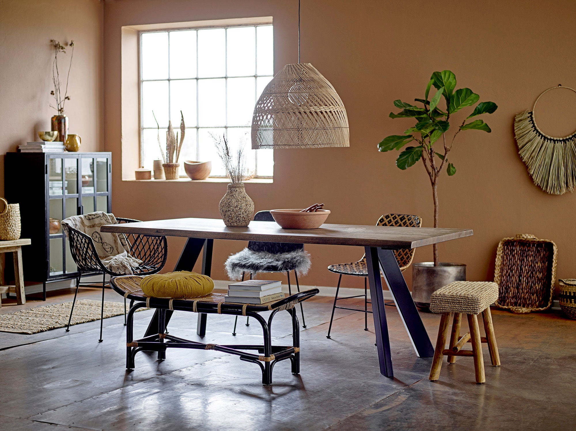 Opal Kabinett – Schwarze Eiche trifft auf glasklare Eleganz