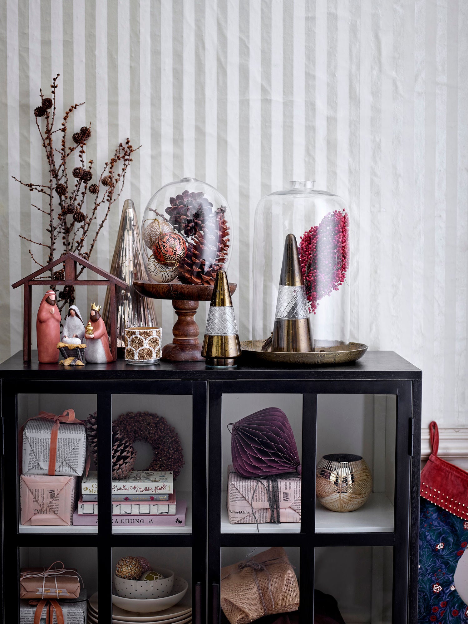 Opal Kabinett – Schwarze Eiche trifft auf glasklare Eleganz