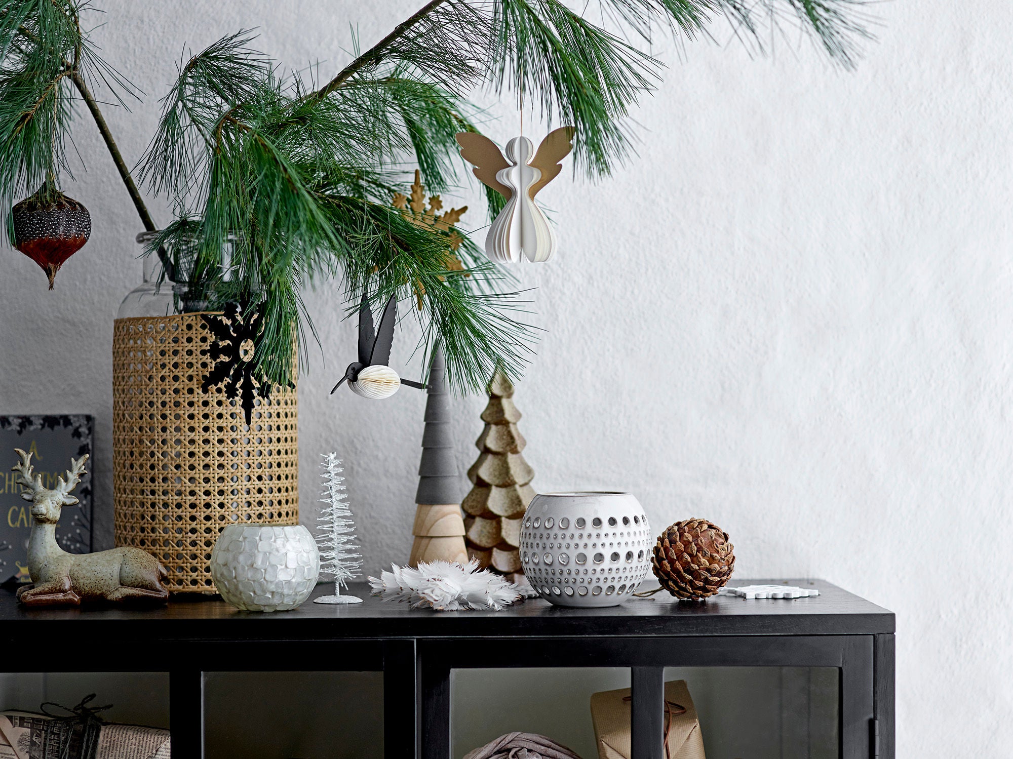 Opal Kabinett – Schwarze Eiche trifft auf glasklare Eleganz