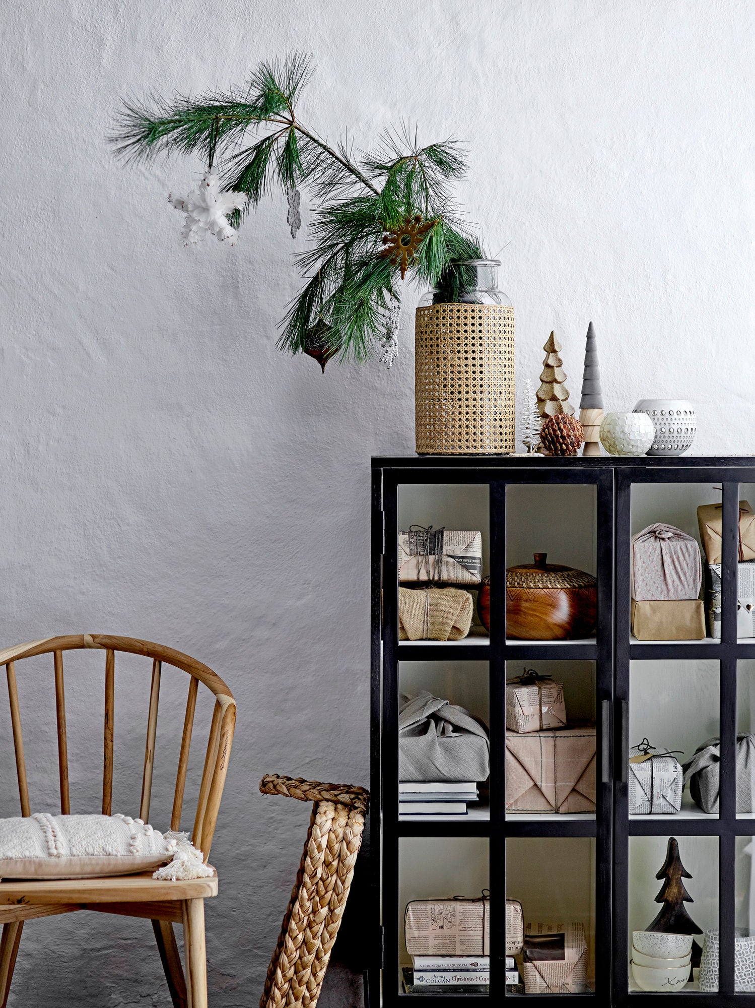 Opal Kabinett – Schwarze Eiche trifft auf glasklare Eleganz