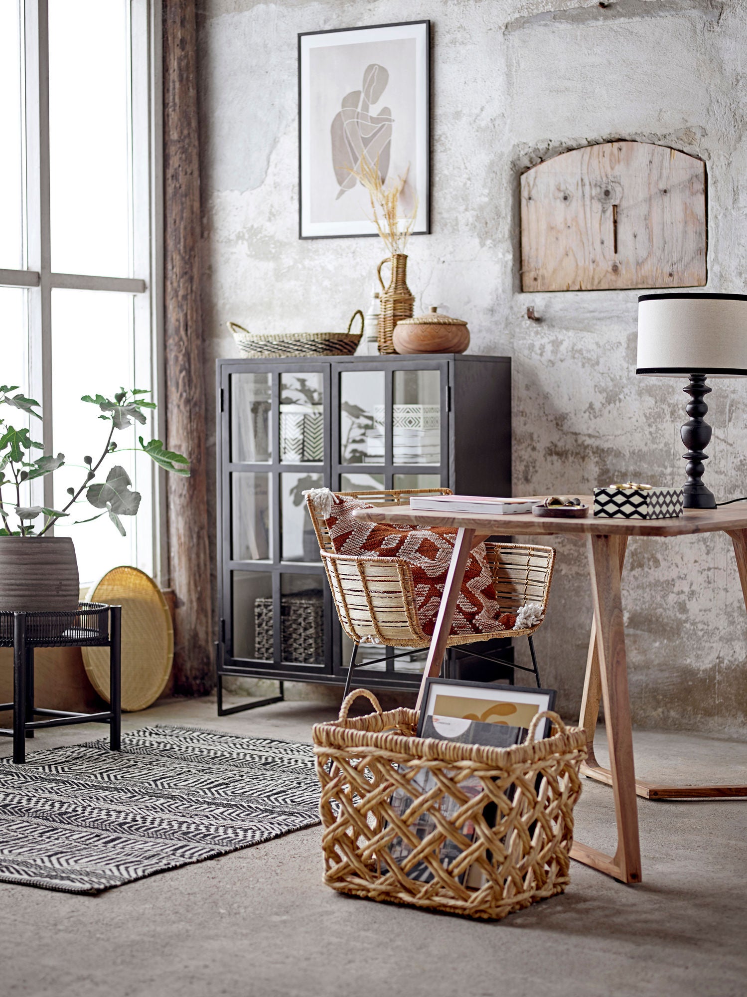 Opal Kabinett – Schwarze Eiche trifft auf glasklare Eleganz