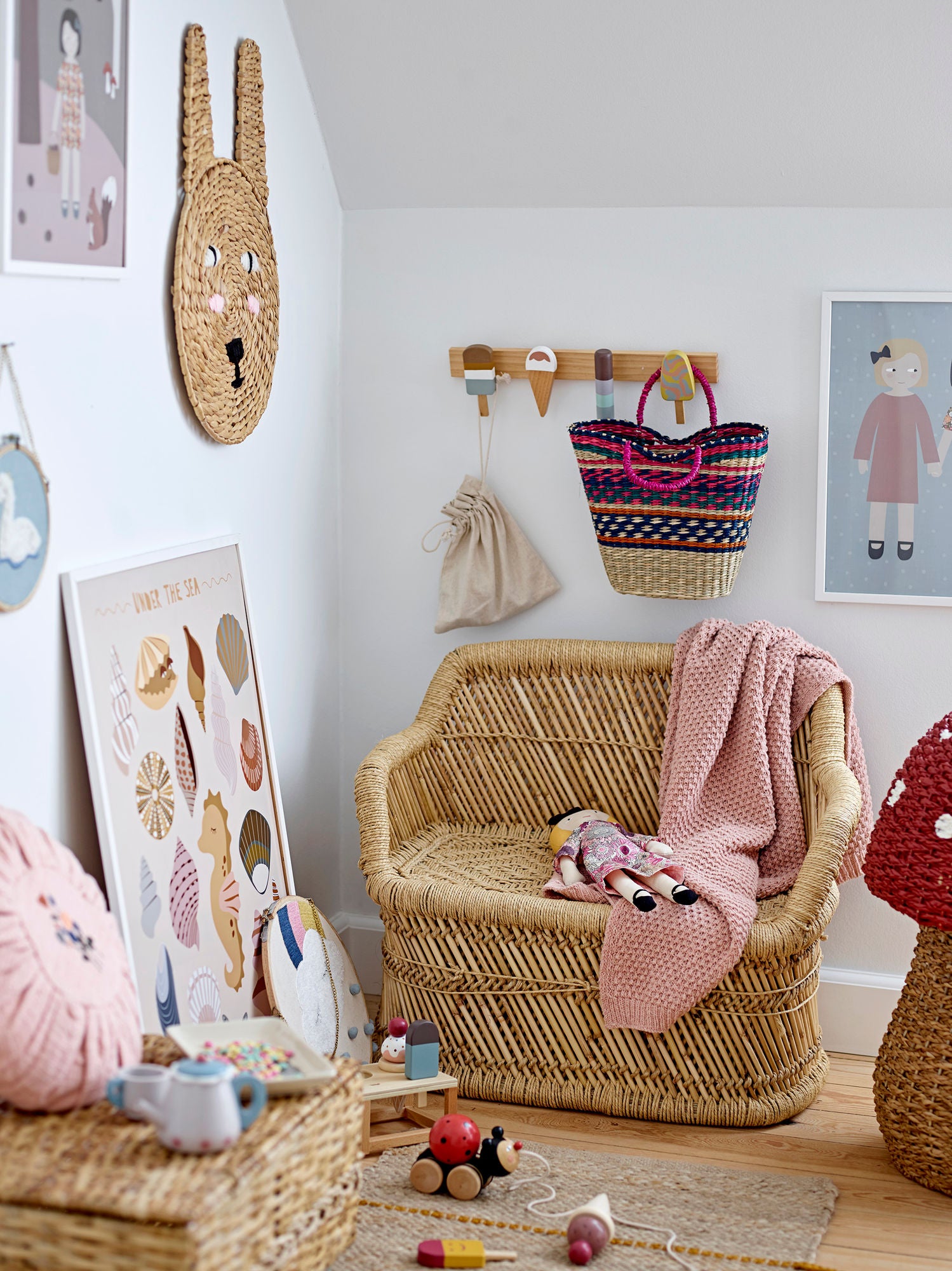 Zyon Garderobe, Braun, FSC® 100%, Beech