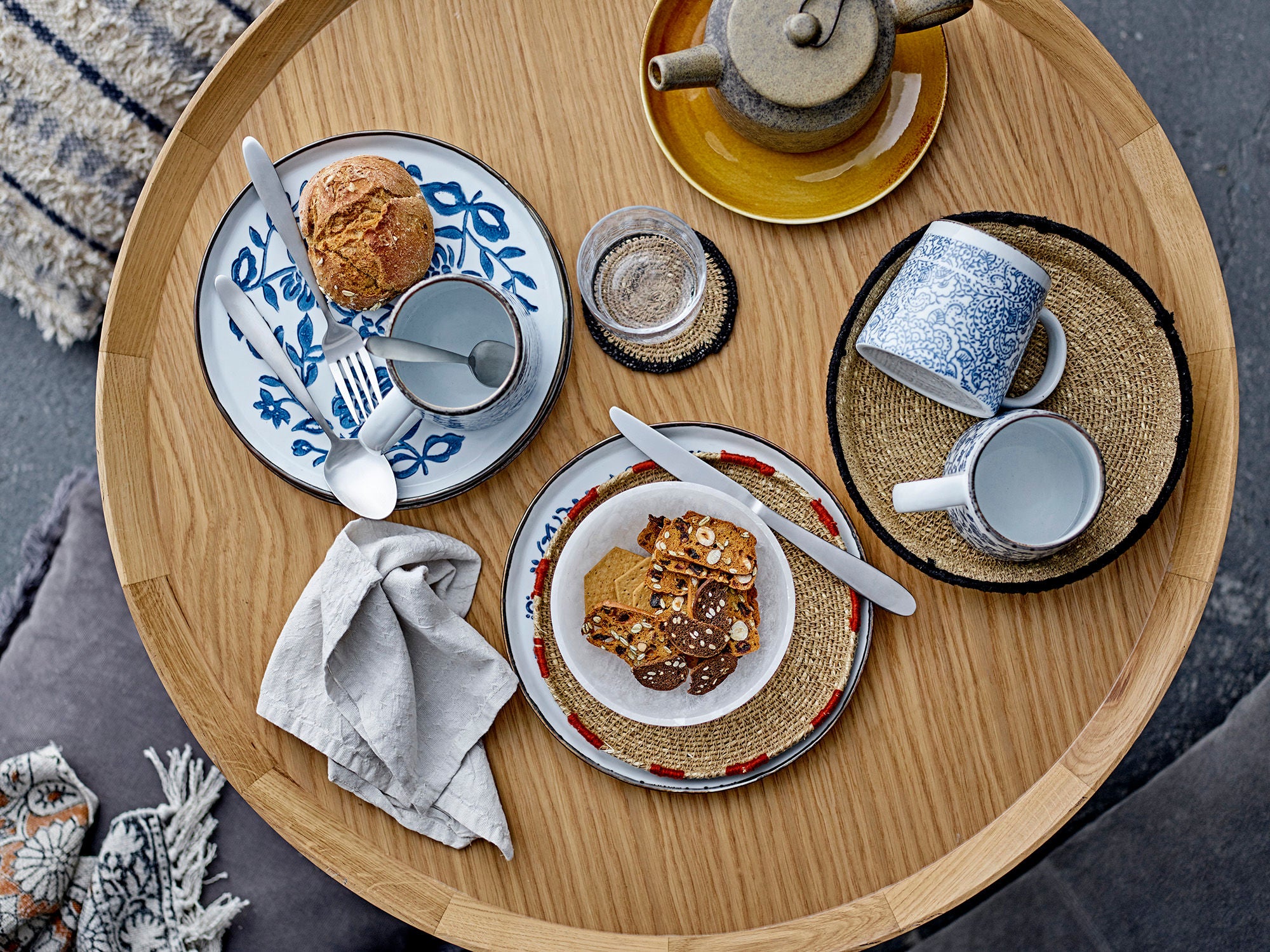 Molly Becher mit blauem Blumenmuster Steingut 3er-Set