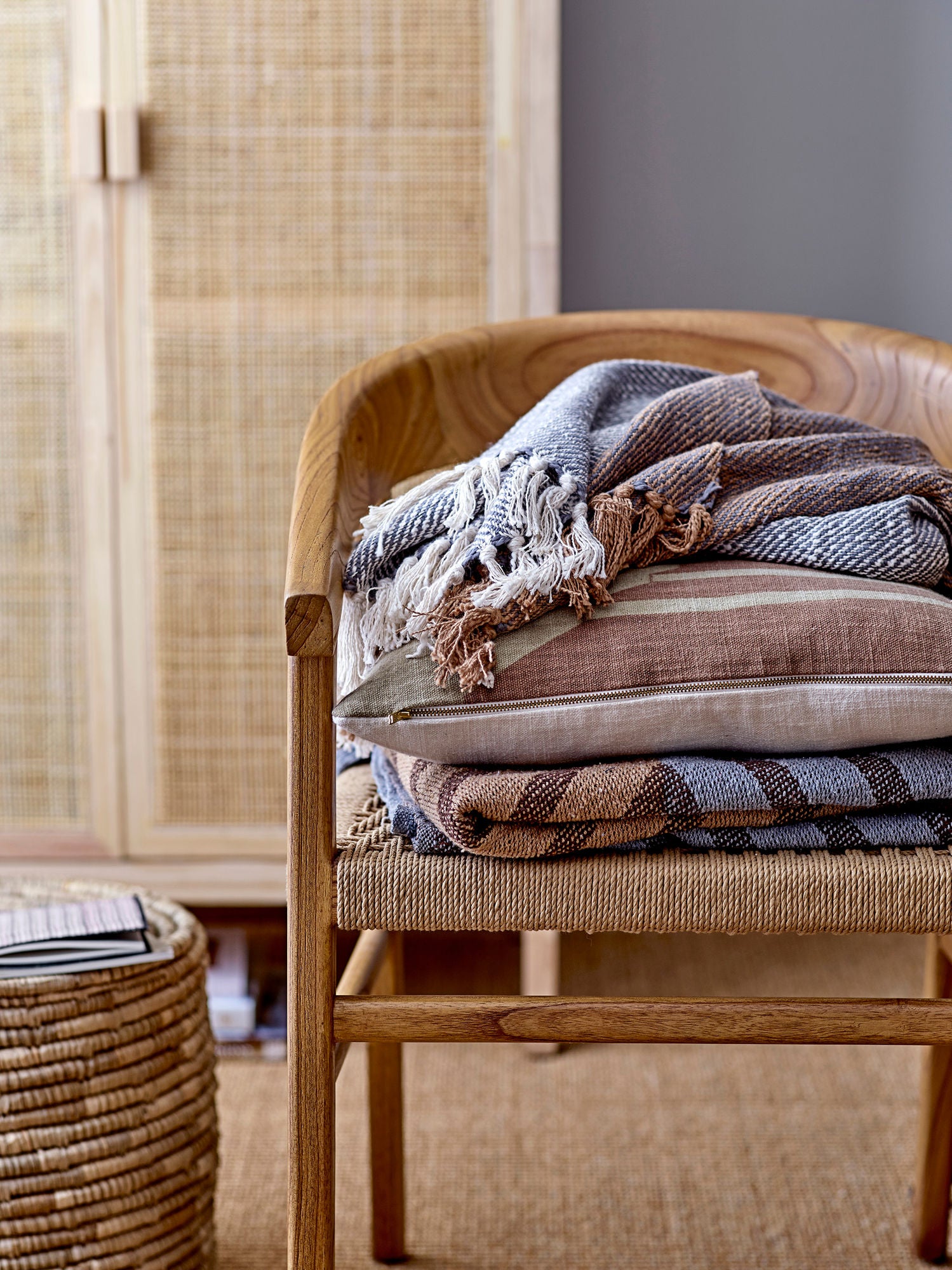 Eta Kissen Aus Baumwolle In Braun mit Weicher Textur und Skandinavischem Druck mit Sanften Farben