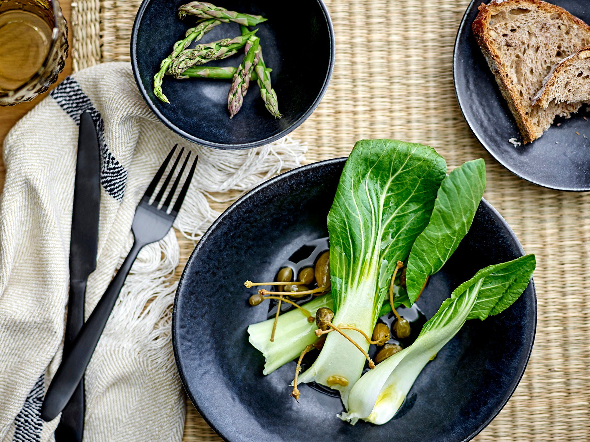 Yoko Porzellan Teller Schwarz Elegant und Leicht für Stilvolle Arrangements