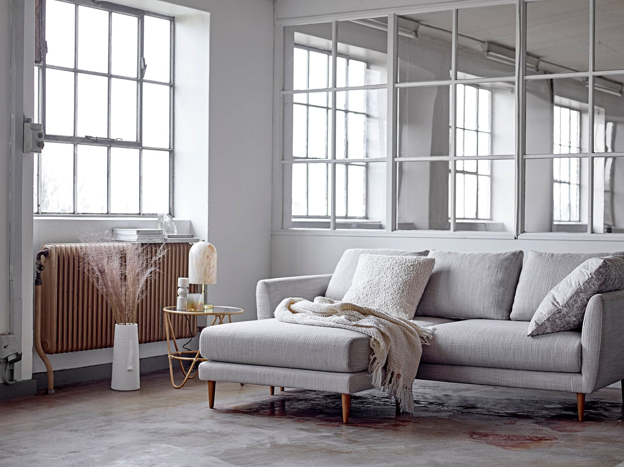 Berican Deko Vase Terrakotta Weiß Glasur mit Rauer Oberfläche und Gesichtssilhouette 40 Cm Höhe