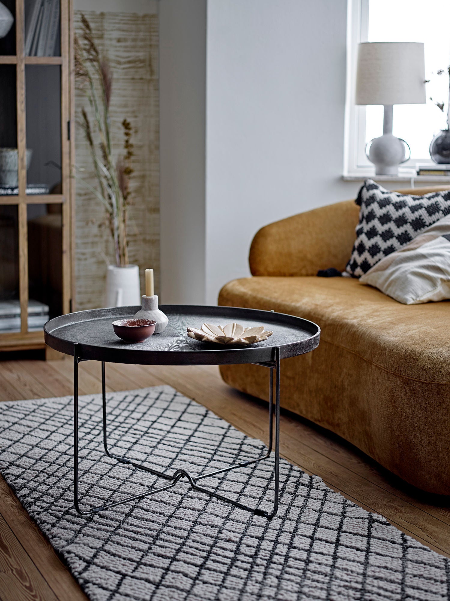 Berican Deko Vase Terrakotta Weiß Glasur mit Rauer Oberfläche und Gesichtssilhouette 40 Cm Höhe