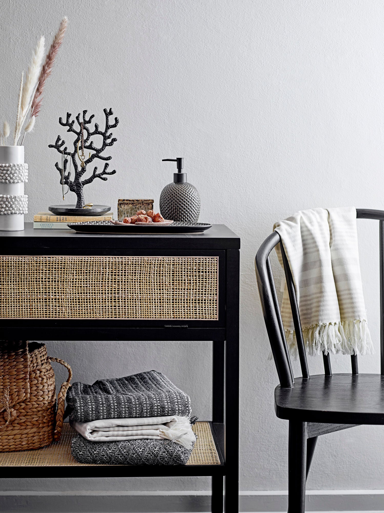 Hrin Seifenspender-Set Graues Steingut Skandinavisches Design Matte Oberfläche