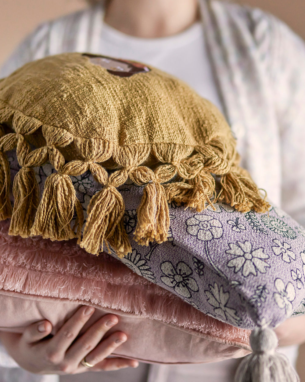 Elinna Kissen rund gelb mit Quasten aus Baumwolle