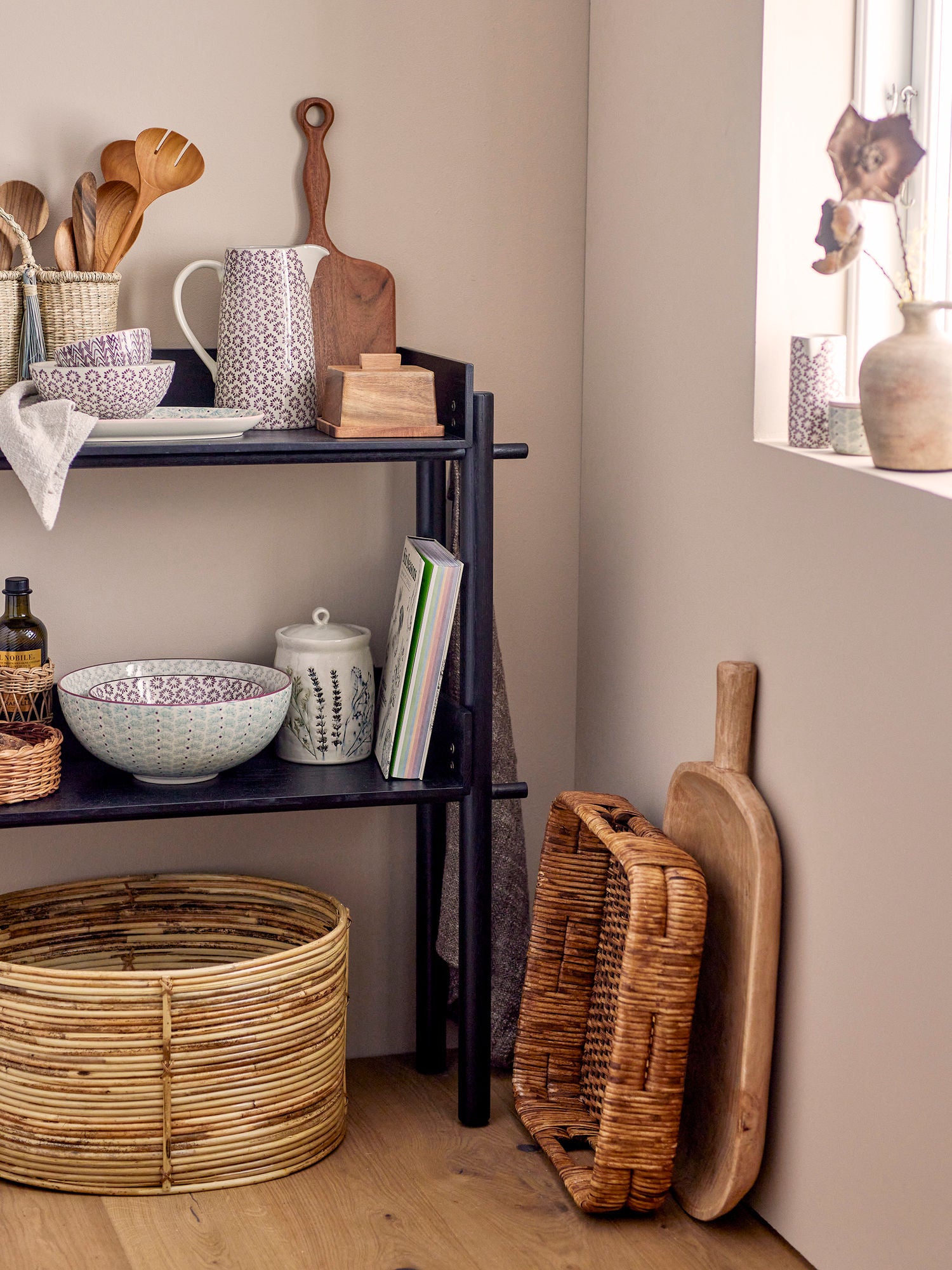 Maya Schale Grünes Steingut mit Samtiger Glasur für Stilvolle Tische