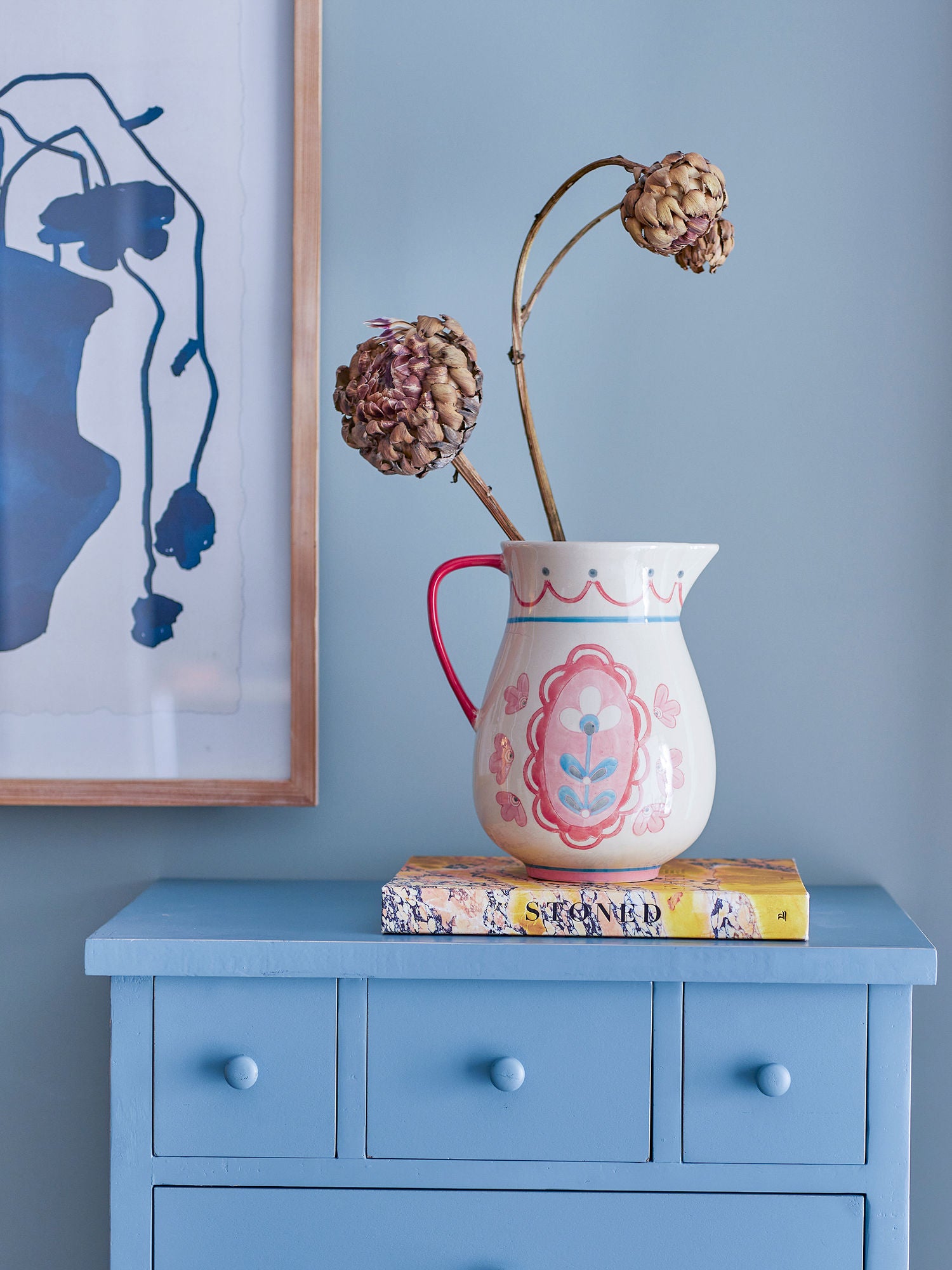 Odina Krug – Blumendekor mit modernem Farbakzent