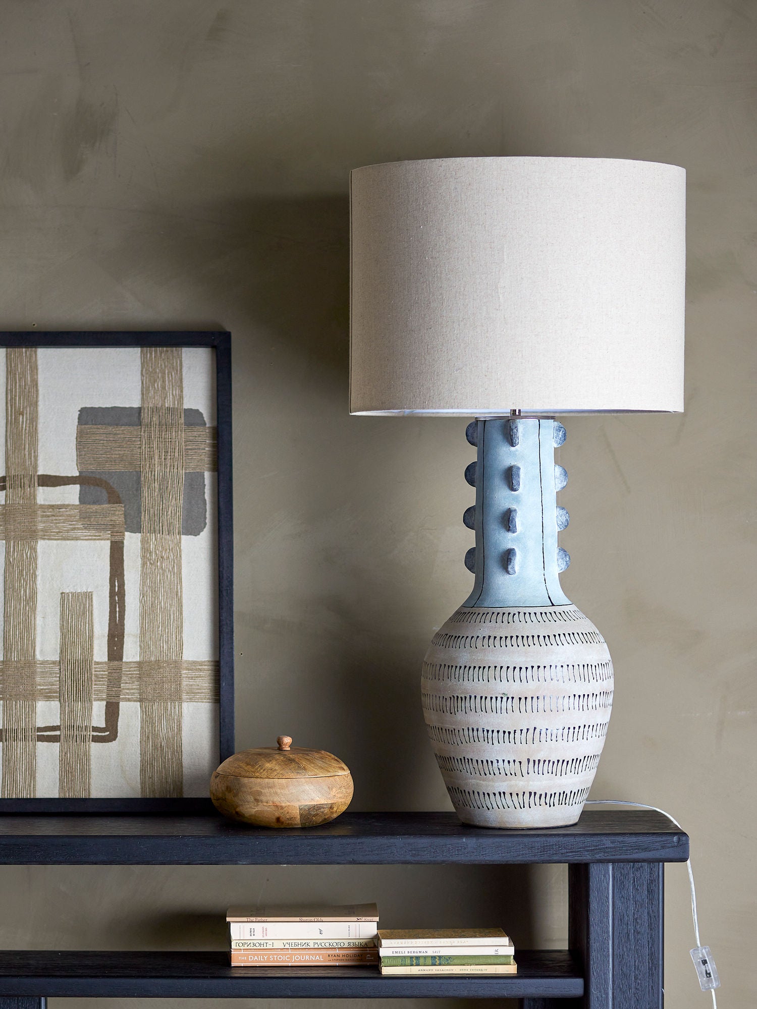 Gadiela Stehlampe – Handbemalte Eleganz mit grafischem Charakter