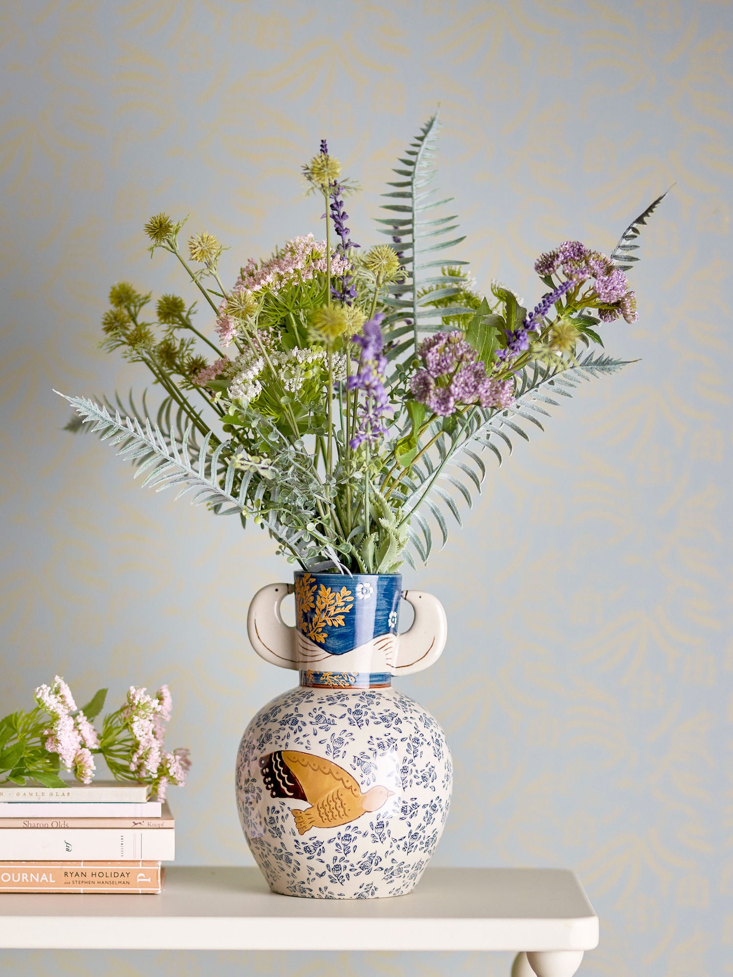 Hezha Steingut Vase Blau Handdekoriert mit Vogelmotiven und Geprägtem Design