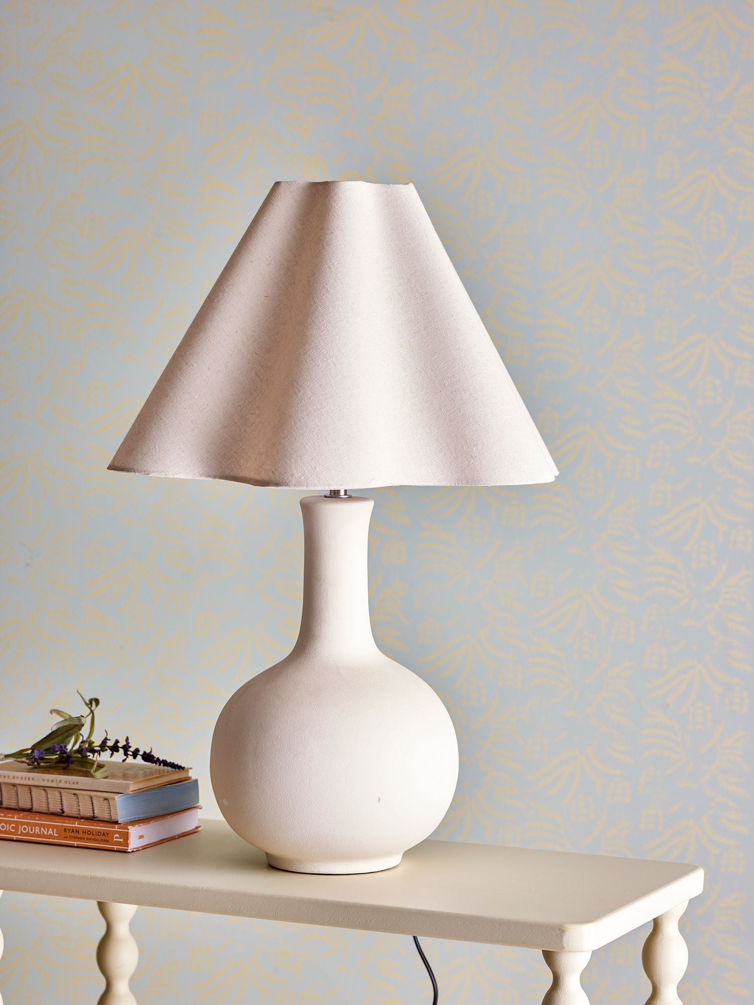 Heide Steingut Tischlampe mit Matte Glasur Strukturierte Oberfläche und Rundem Sockel