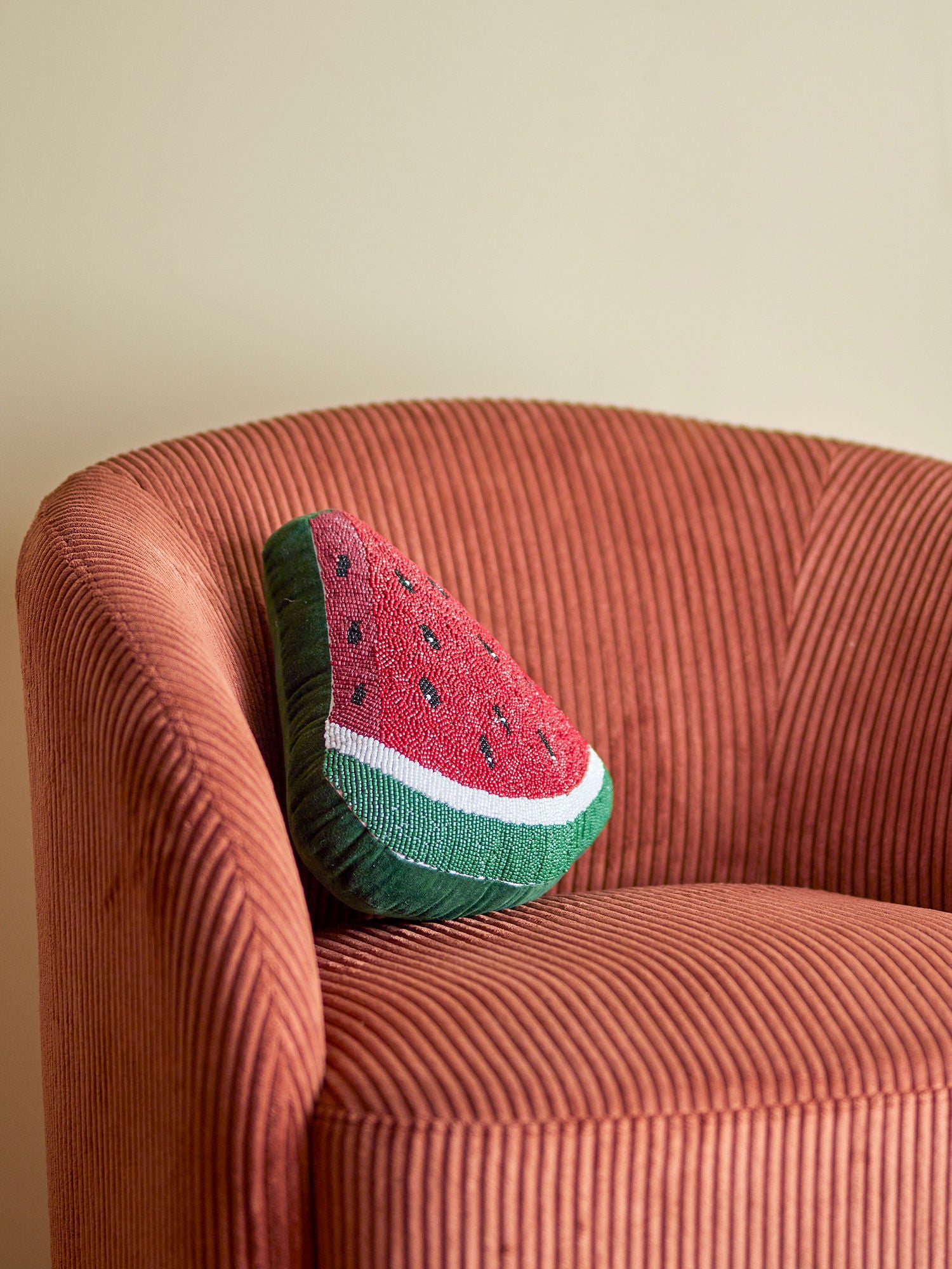 Senga Kissen Rot Baumwolle Kuscheliges Loungekissen mit Glasperlenakzenten