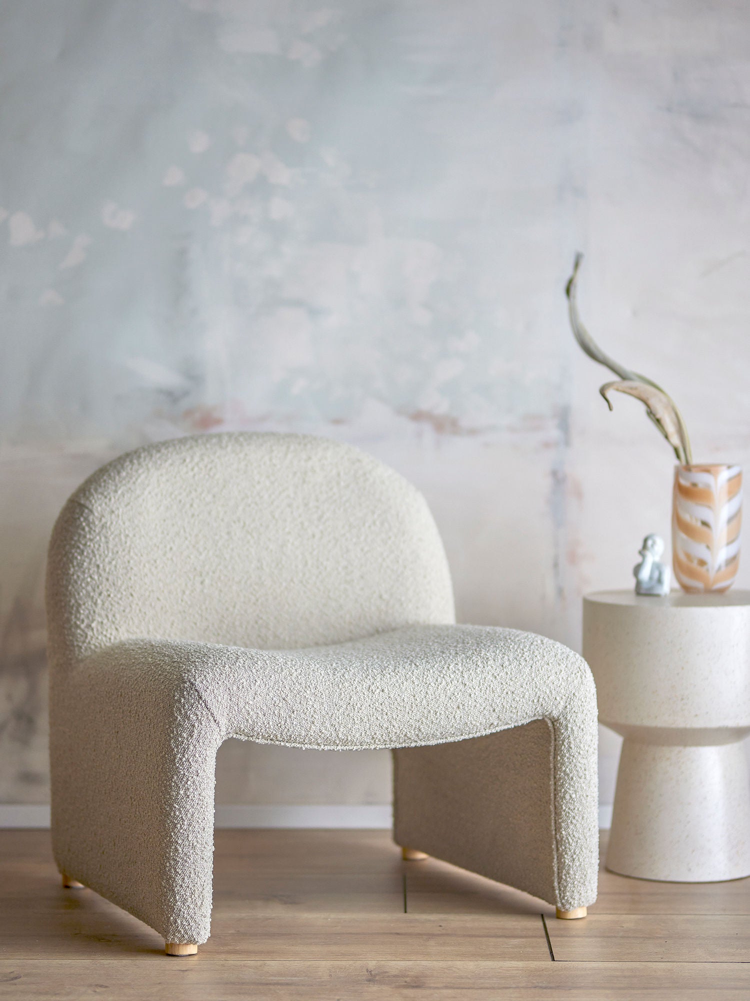 Neel Loungesessel Natur Boucle Creme Weiss Skulpturales Design Sitzkomfort