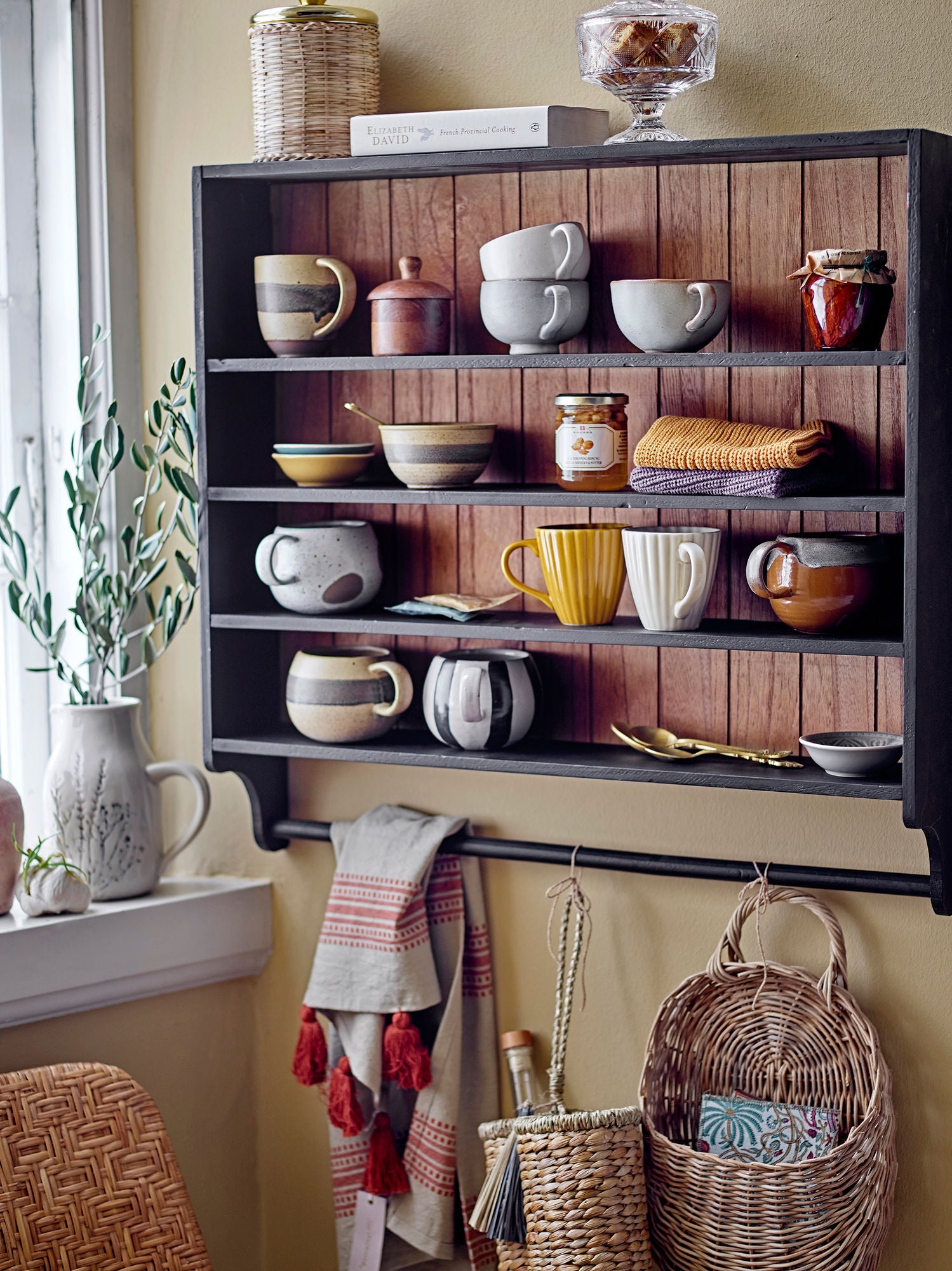 Bea Steingut Krug Beige mit Krakelglasur und Handbemalt Handgestempelt